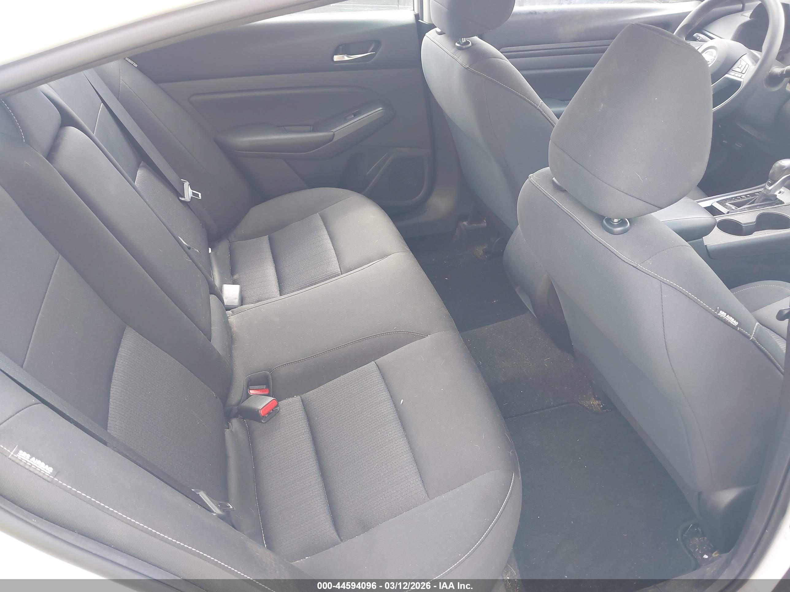 NISSAN ALTIMA image 8