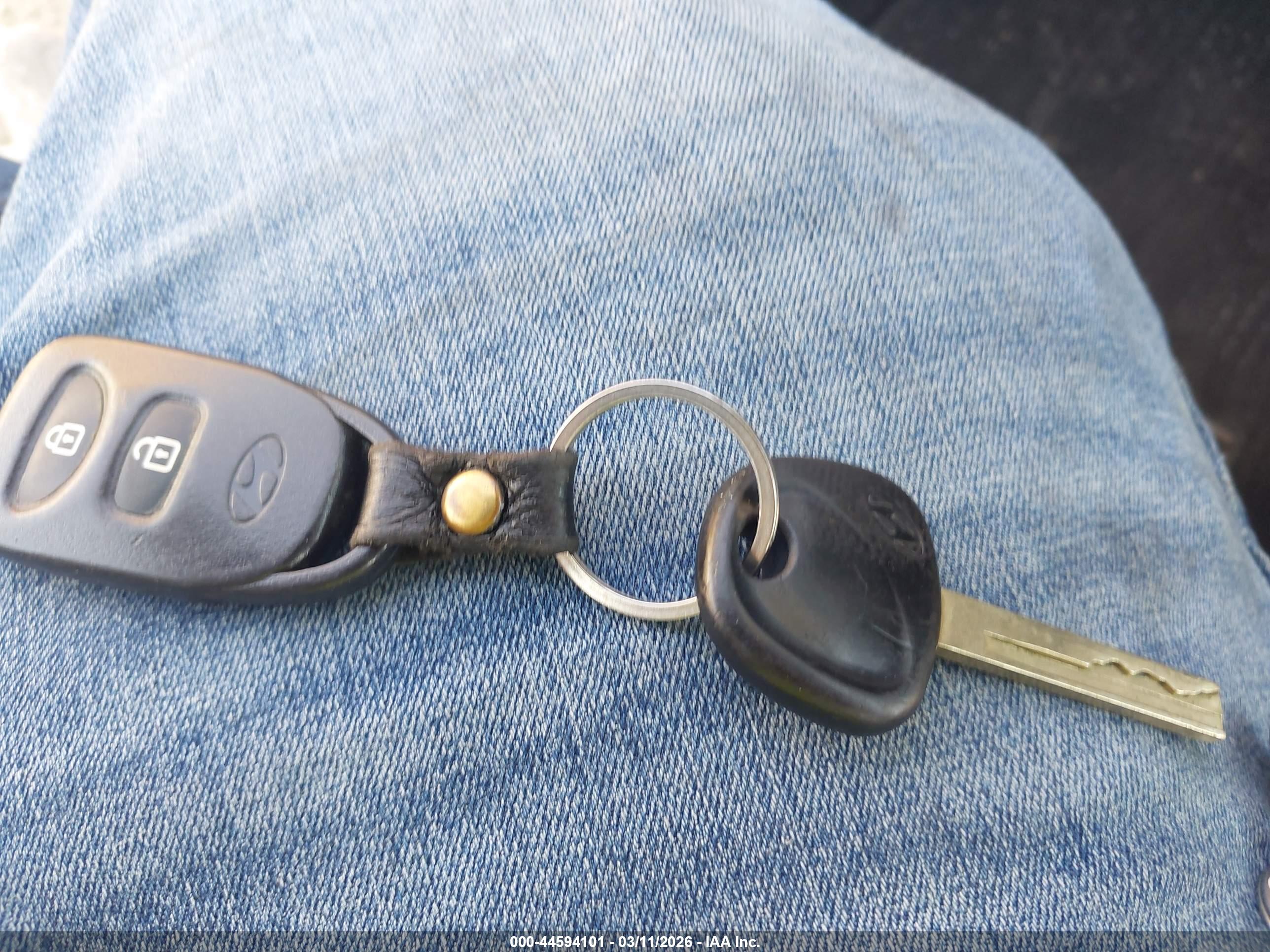 HYUNDAI ACCENT image 11