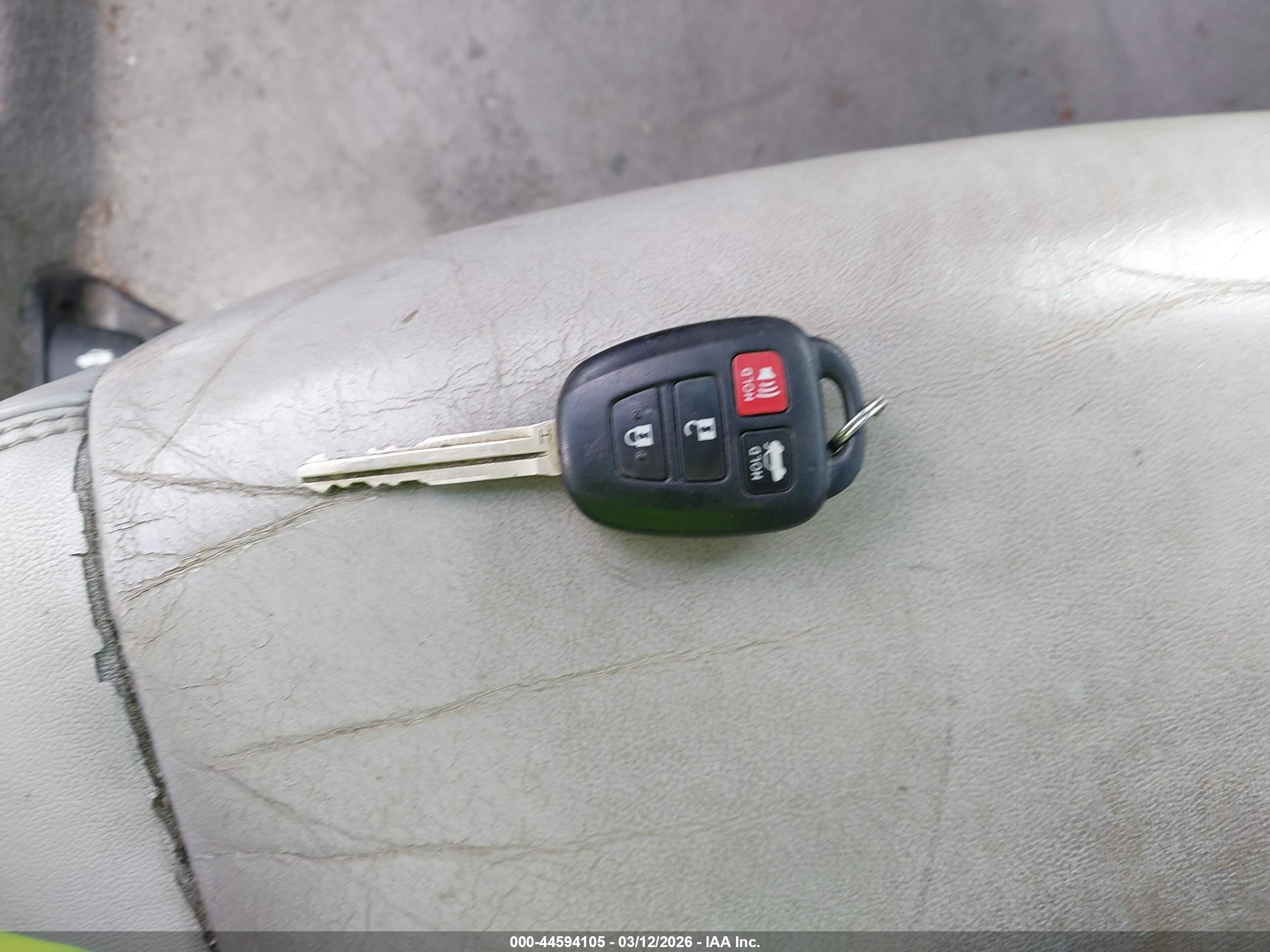 TOYOTA CAMRY image 11