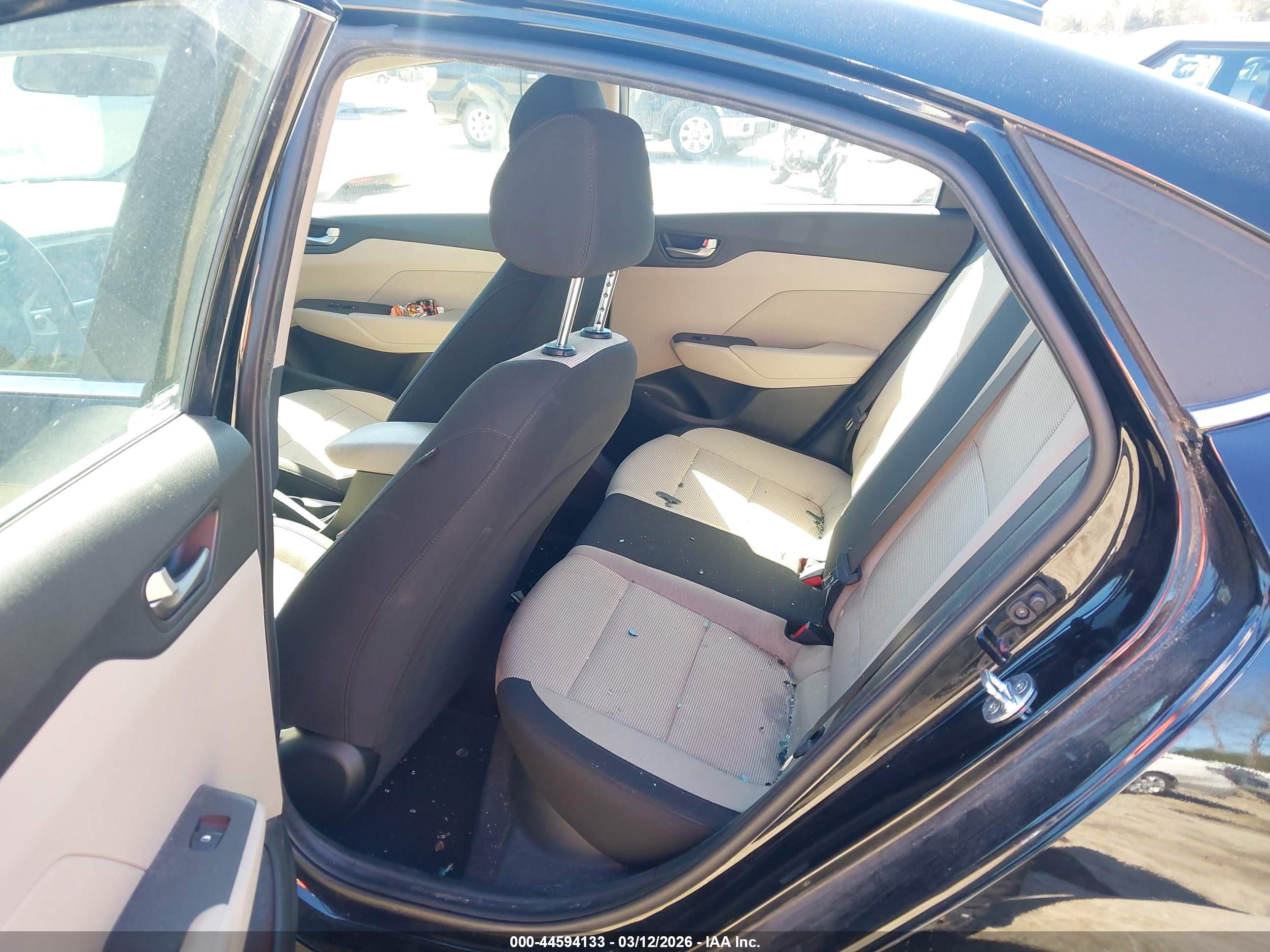HYUNDAI ACCENT image 8