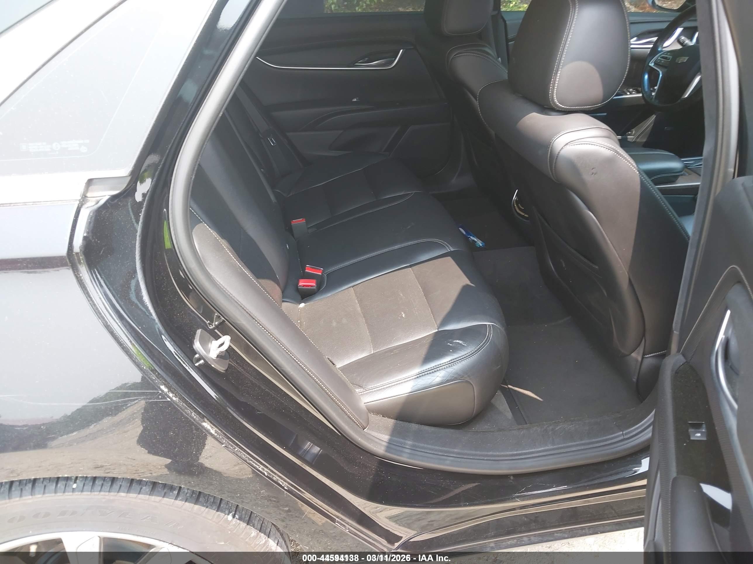 CADILLAC XTS image 8