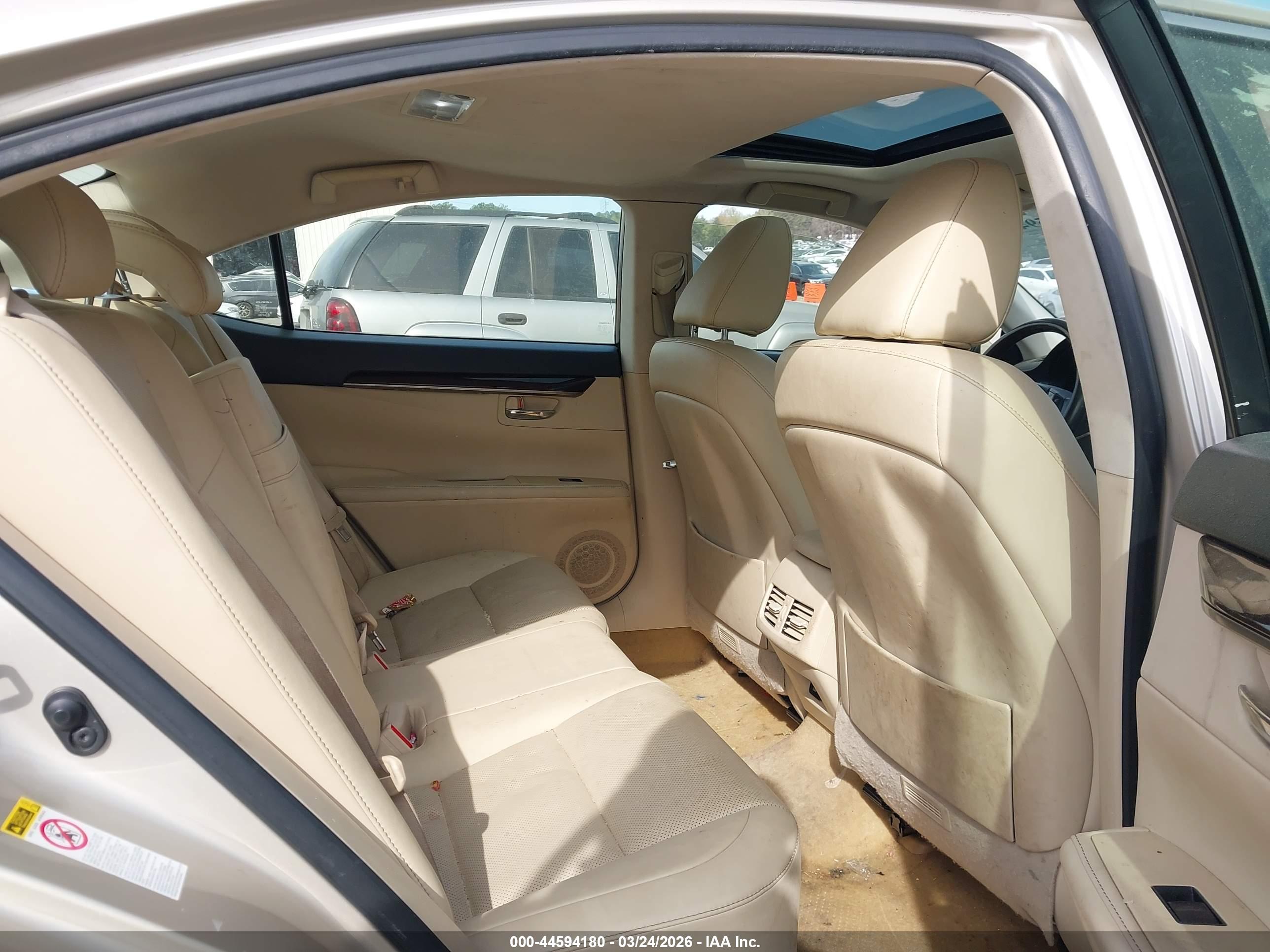 LEXUS ES image 8