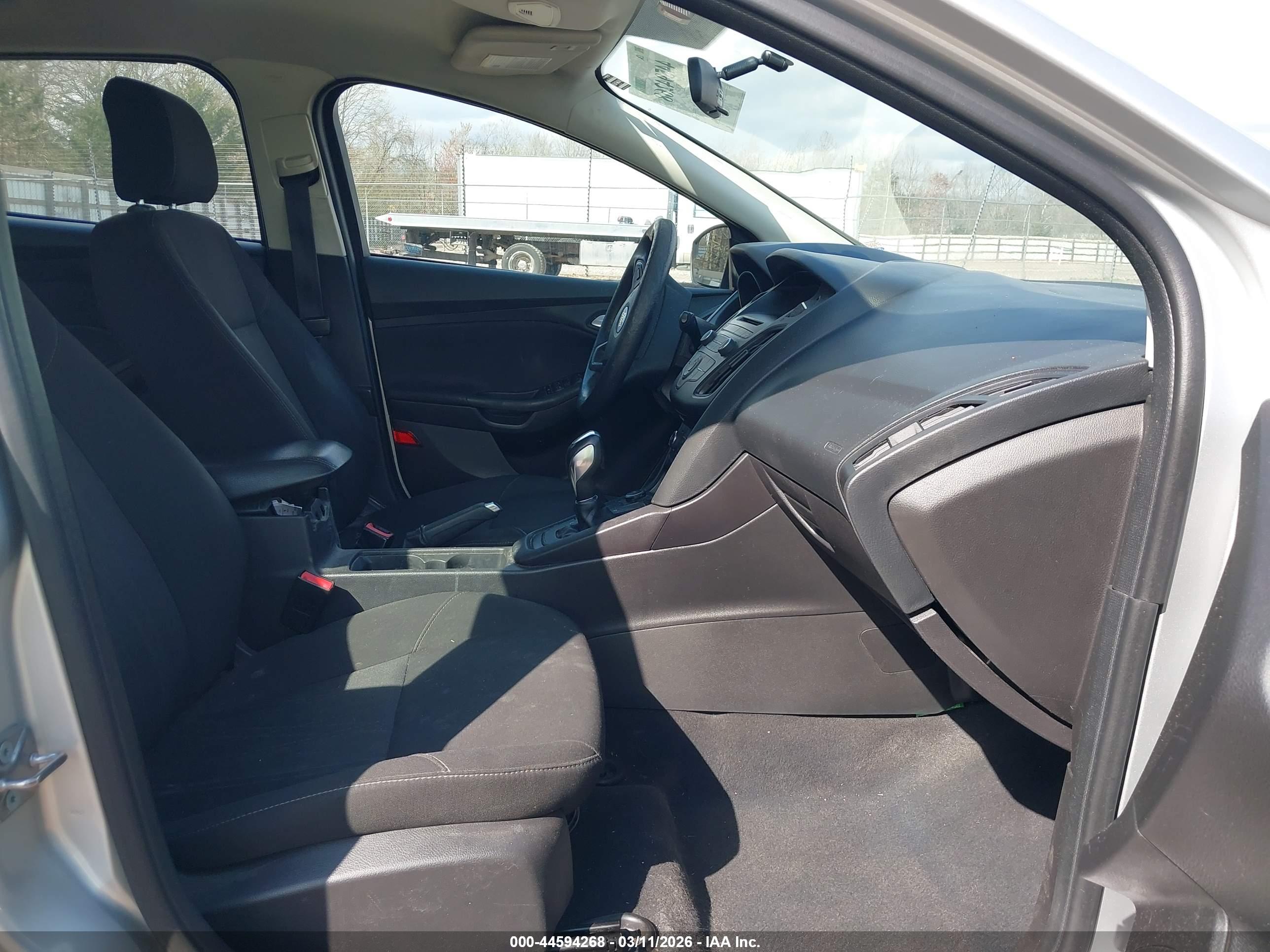 FORD FOCUS image 5