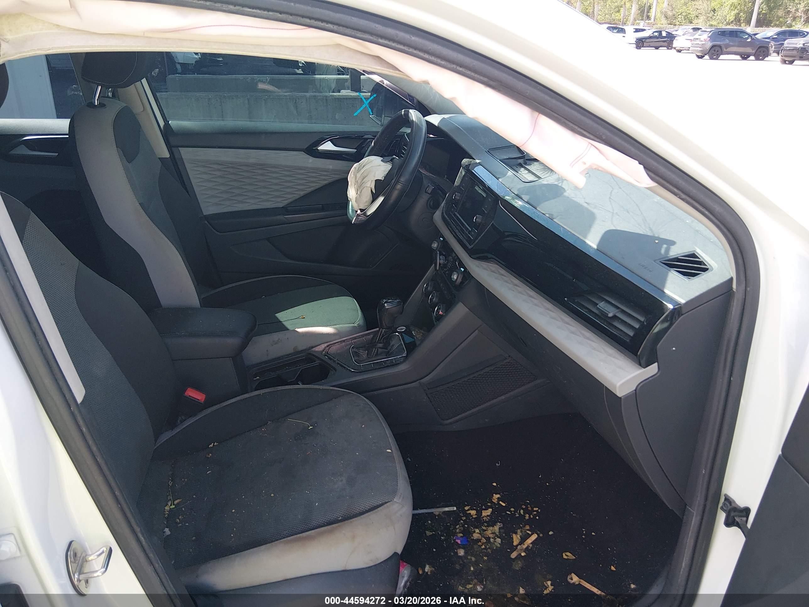 VOLKSWAGEN TAOS image 5