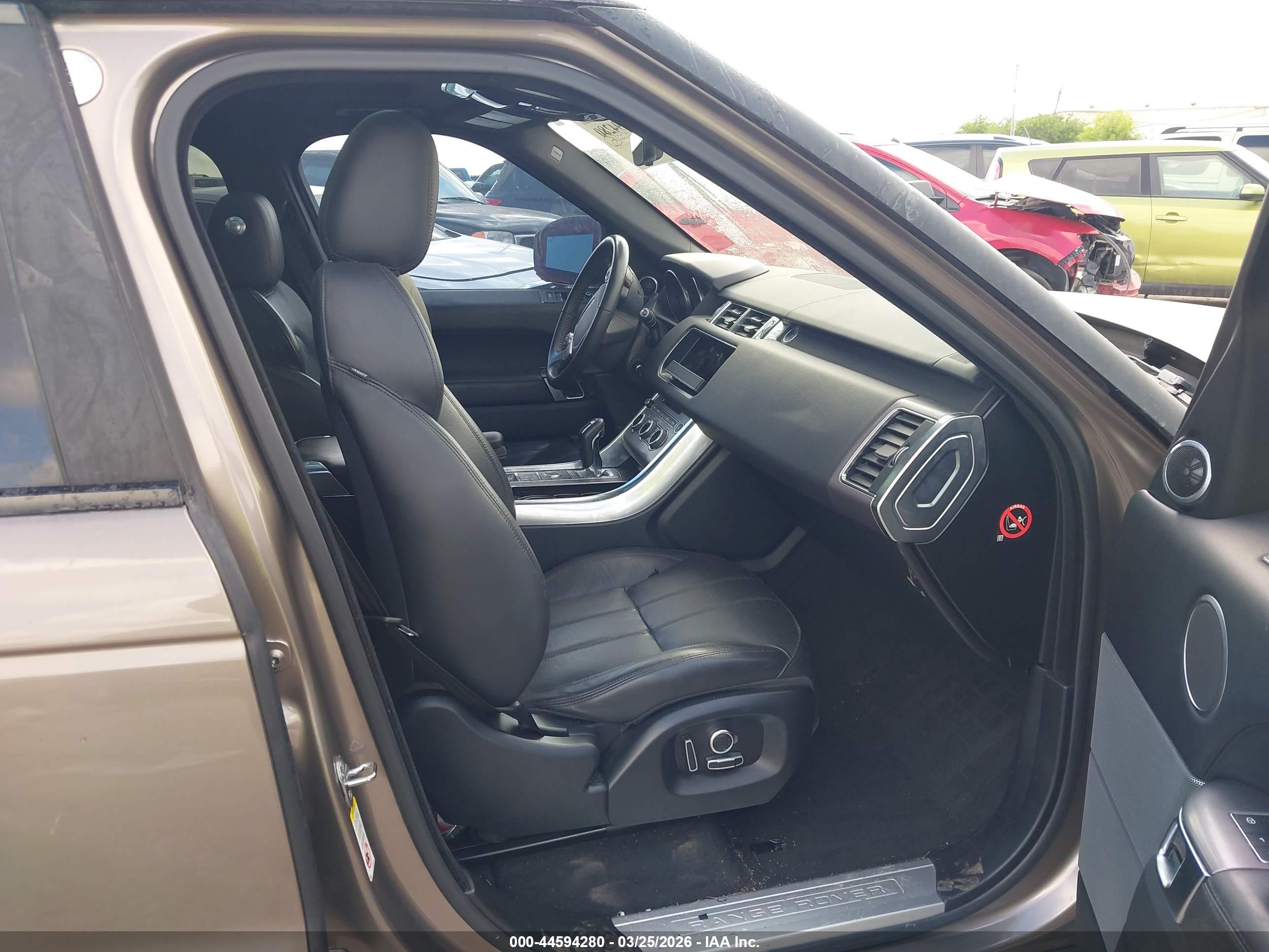 LAND ROVER image 5