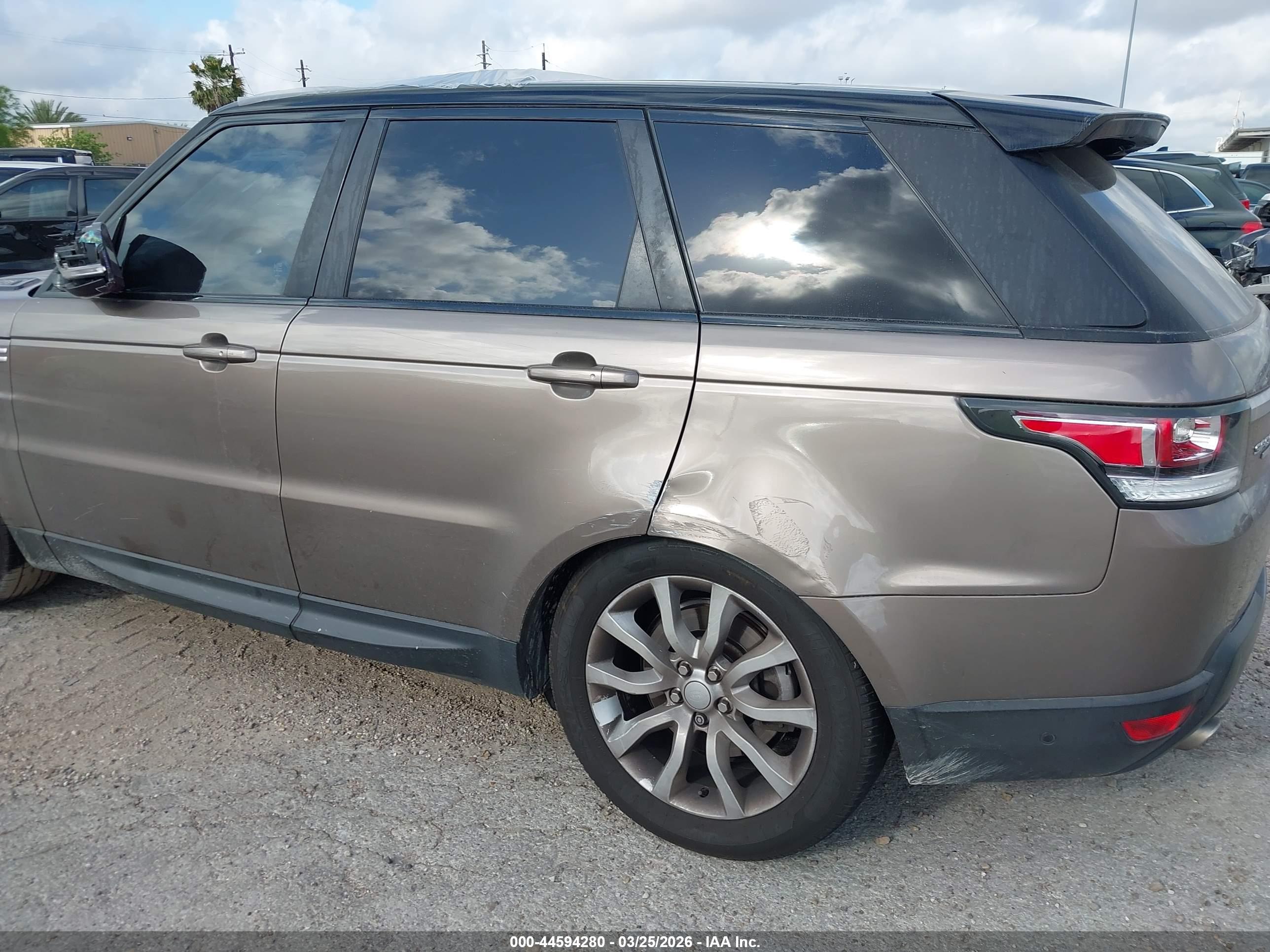 LAND ROVER image 6
