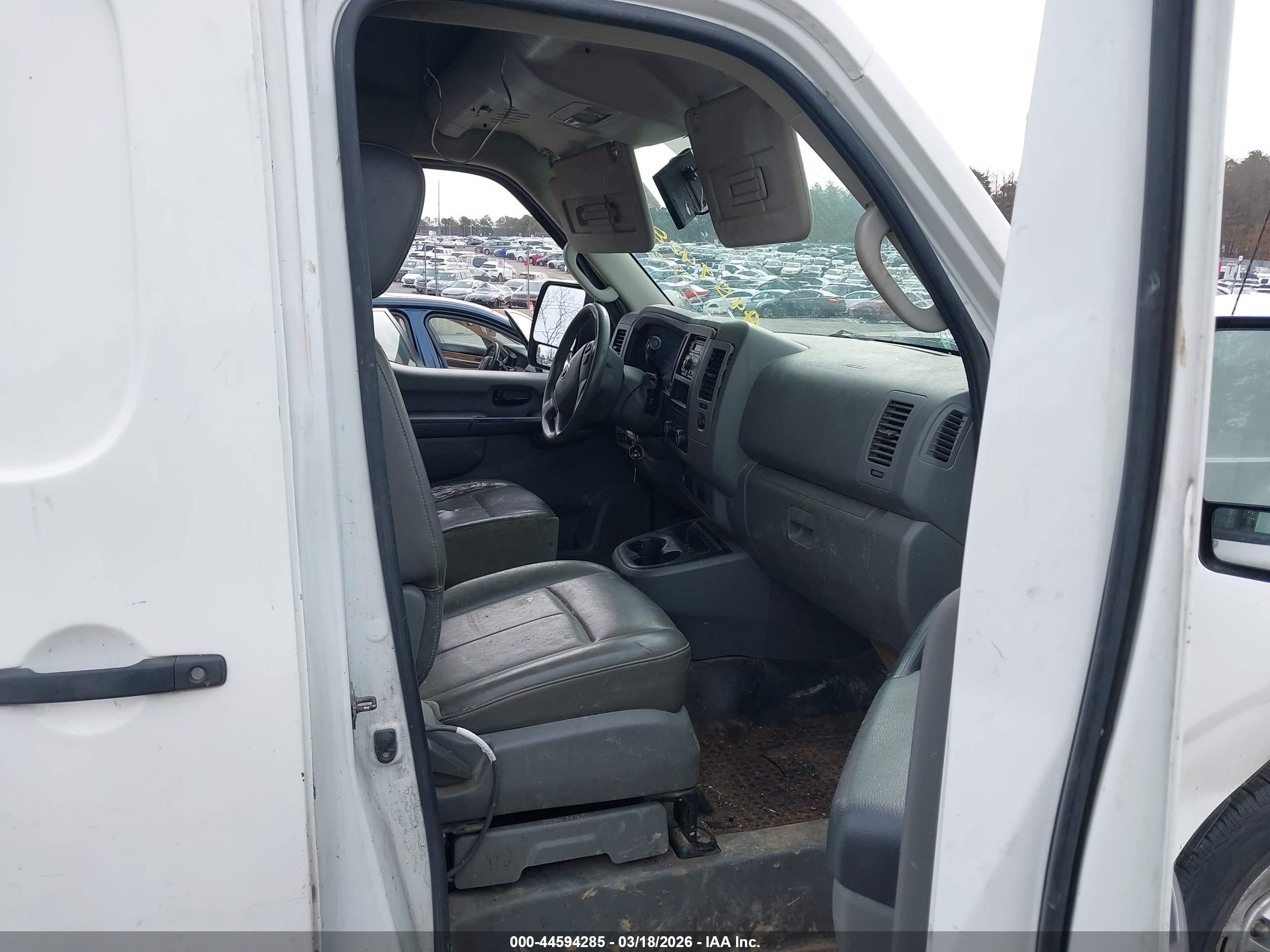 NISSAN NV image 5