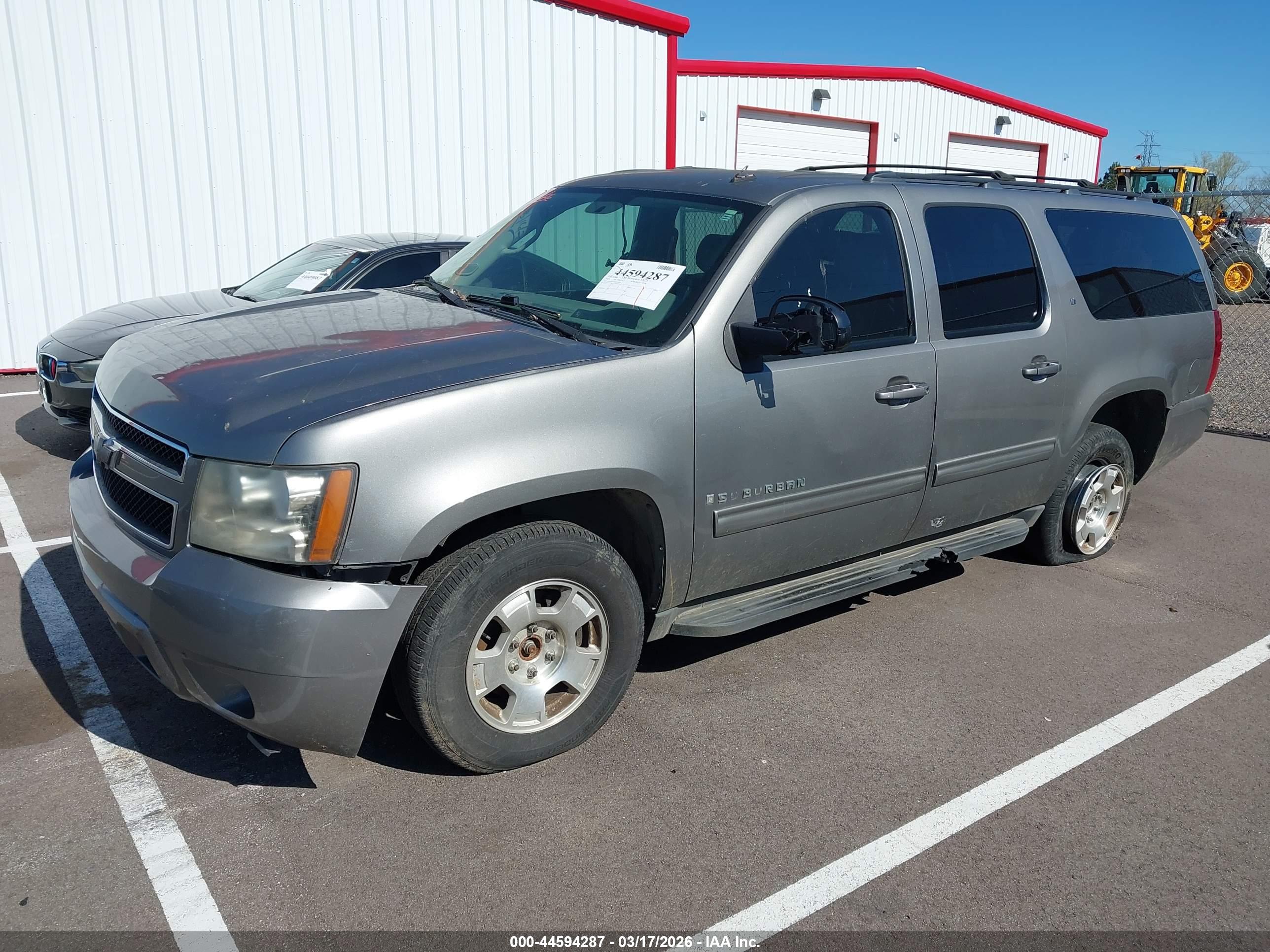 CHEVROLET SUBURBAN image 2
