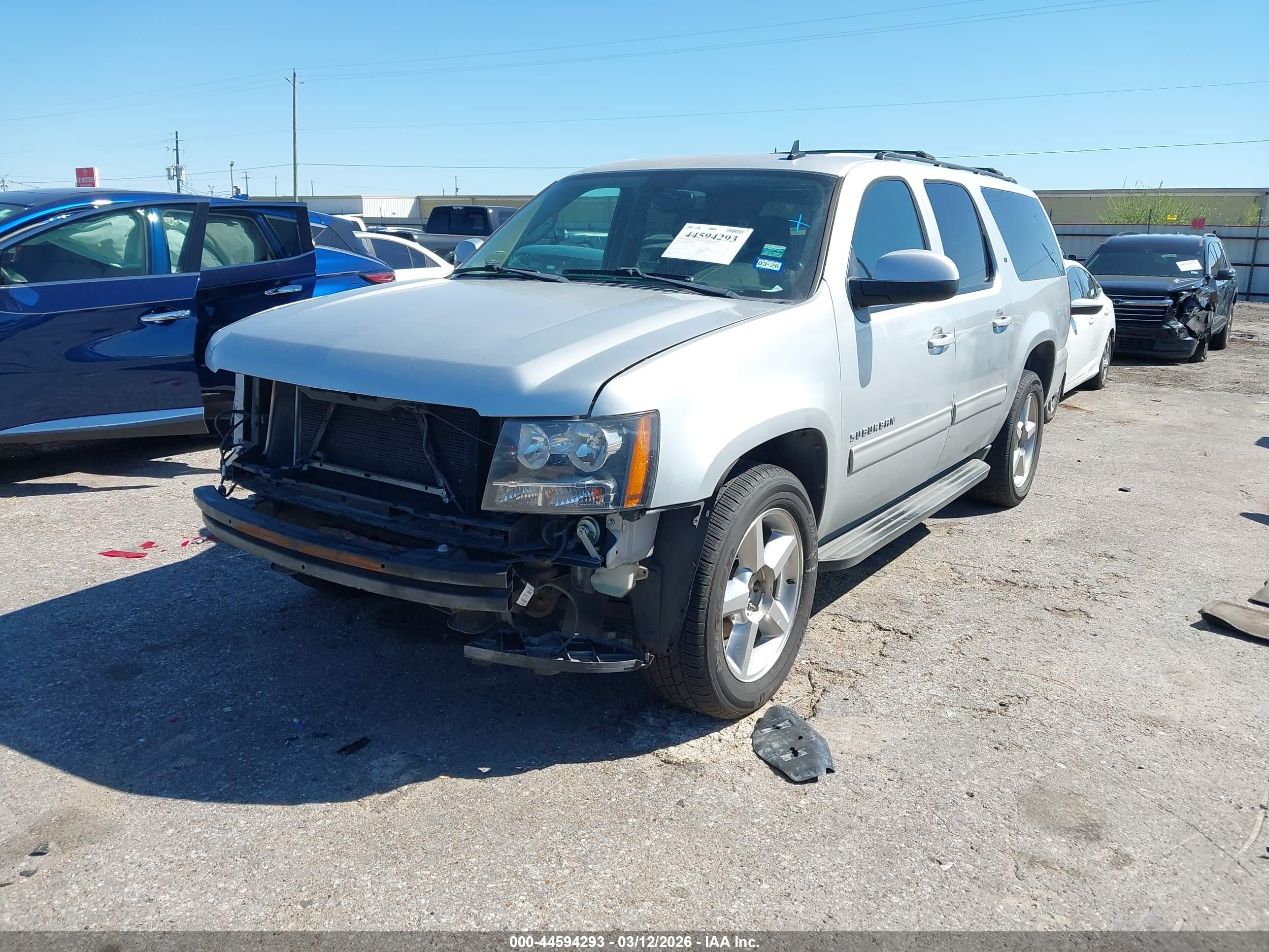 CHEVROLET SUBURBAN image 2
