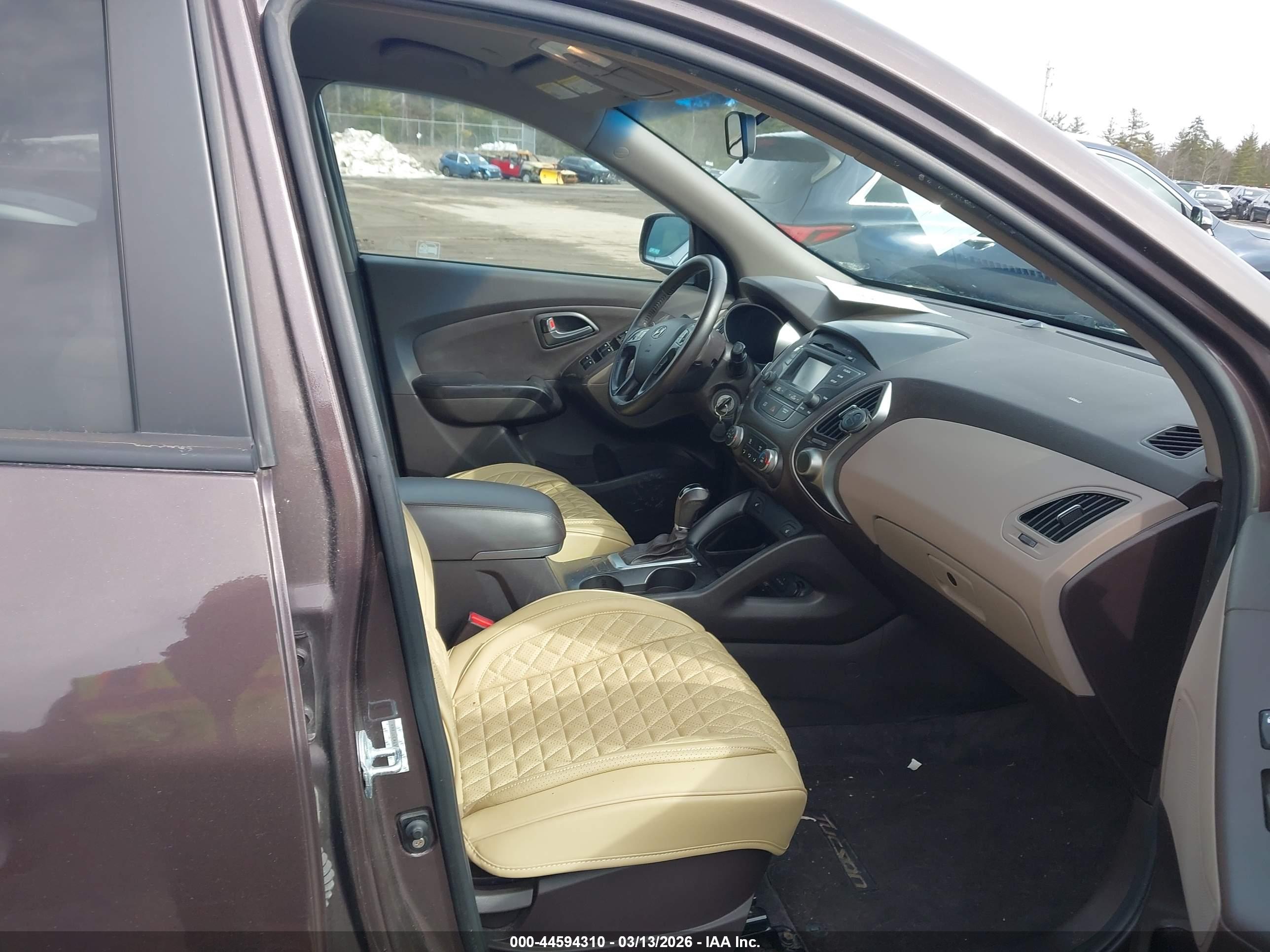 HYUNDAI TUCSON image 5