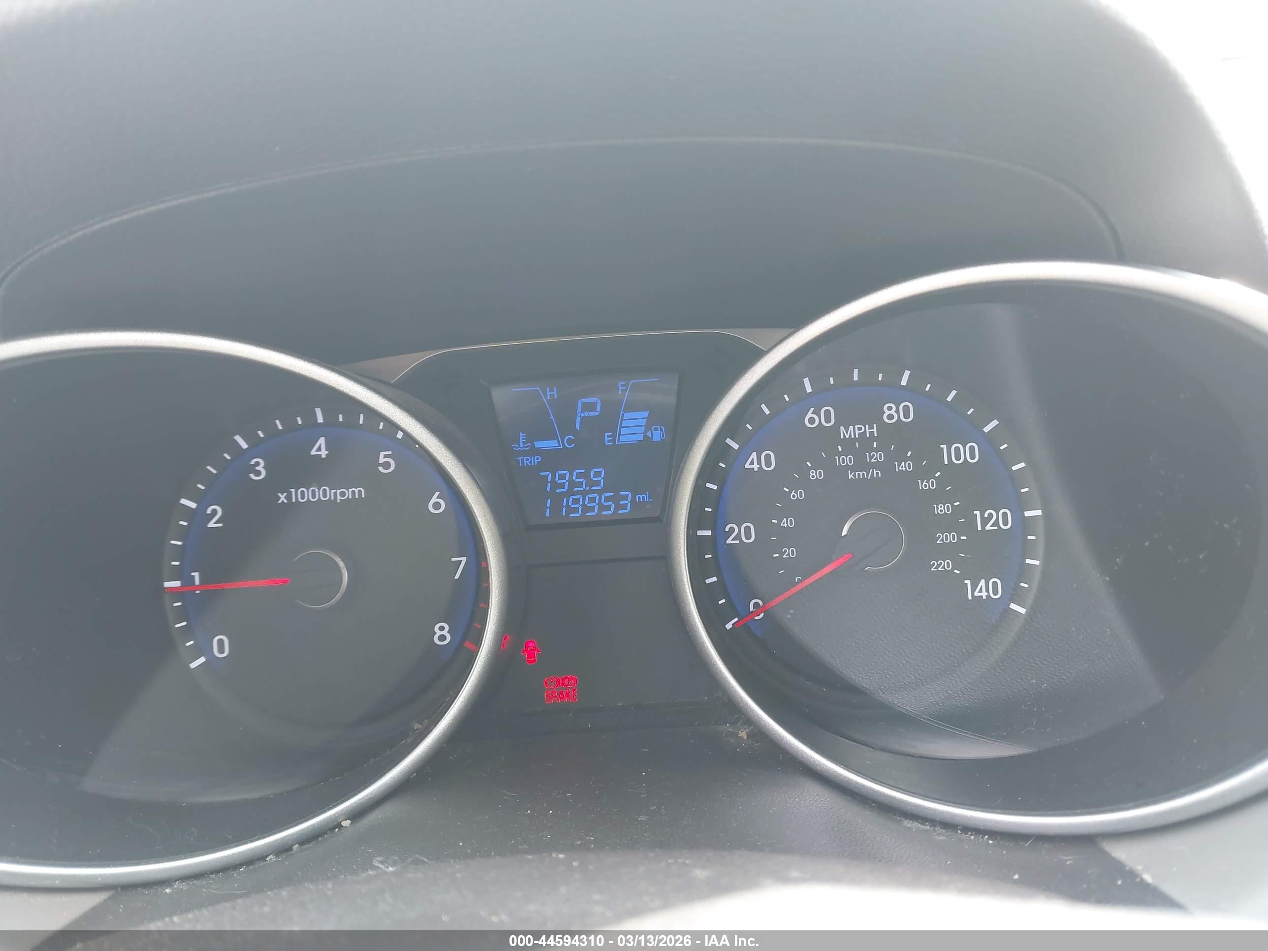 HYUNDAI TUCSON image 7