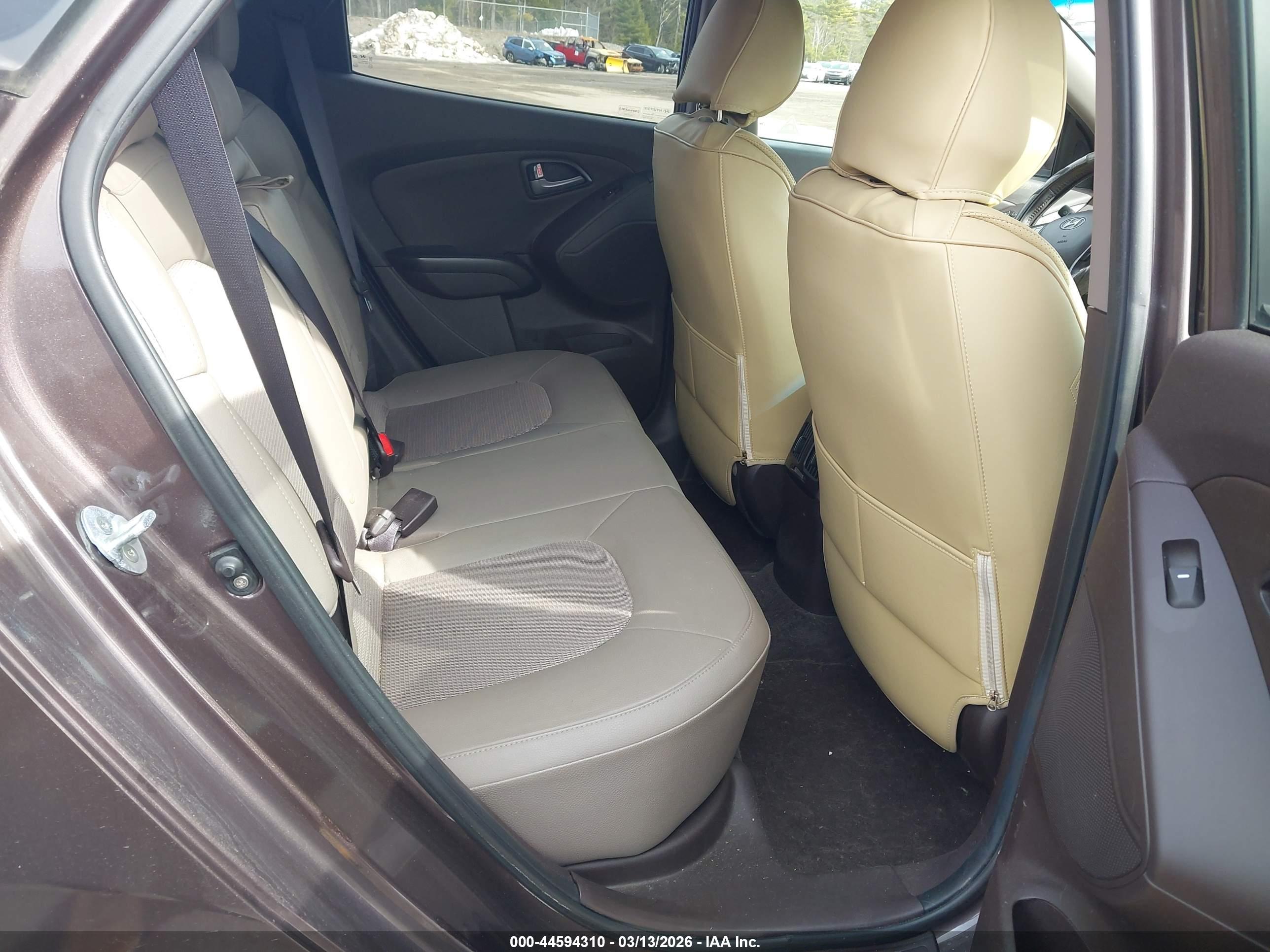 HYUNDAI TUCSON image 8
