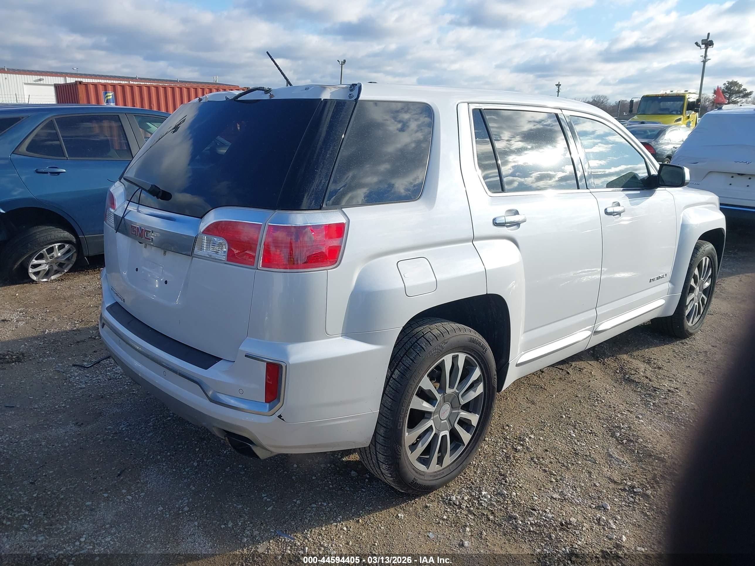 GMC TERRAIN image 4