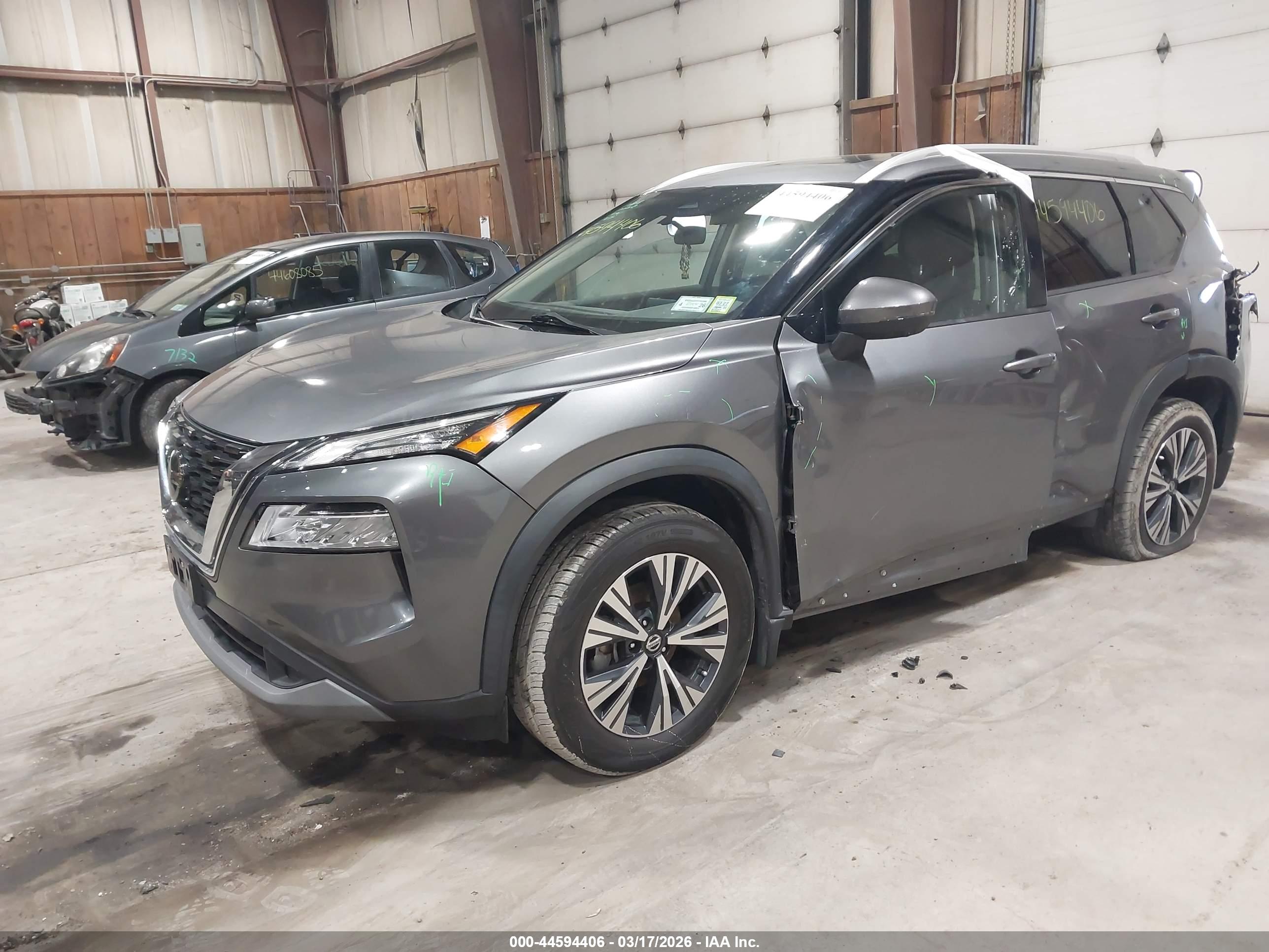 NISSAN ROGUE image 2