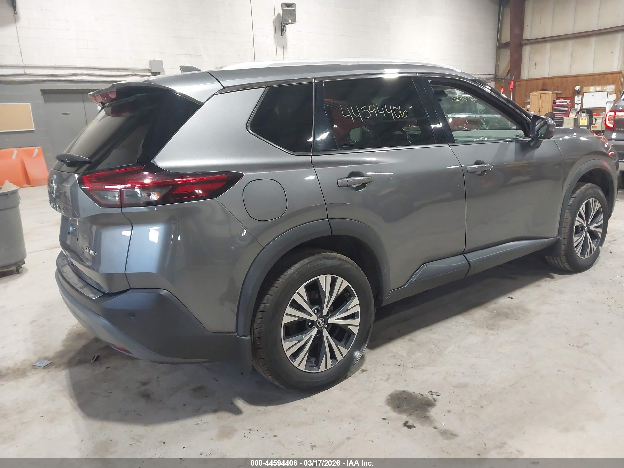 NISSAN ROGUE image 4