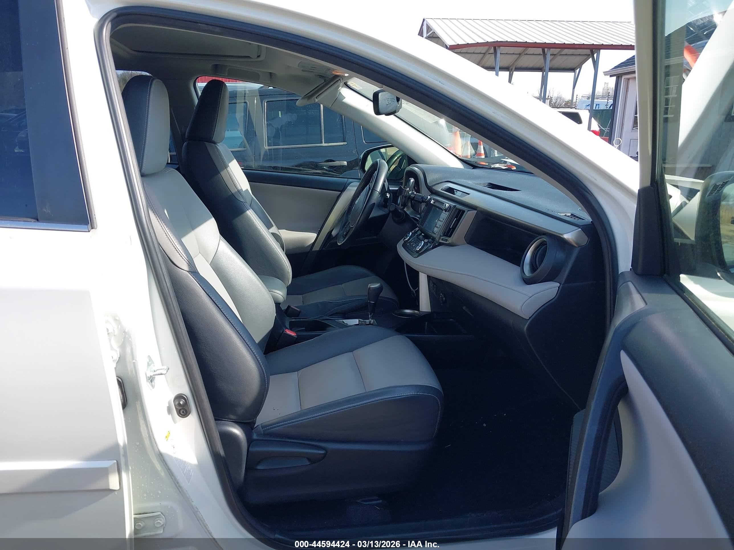 TOYOTA RAV4 image 5