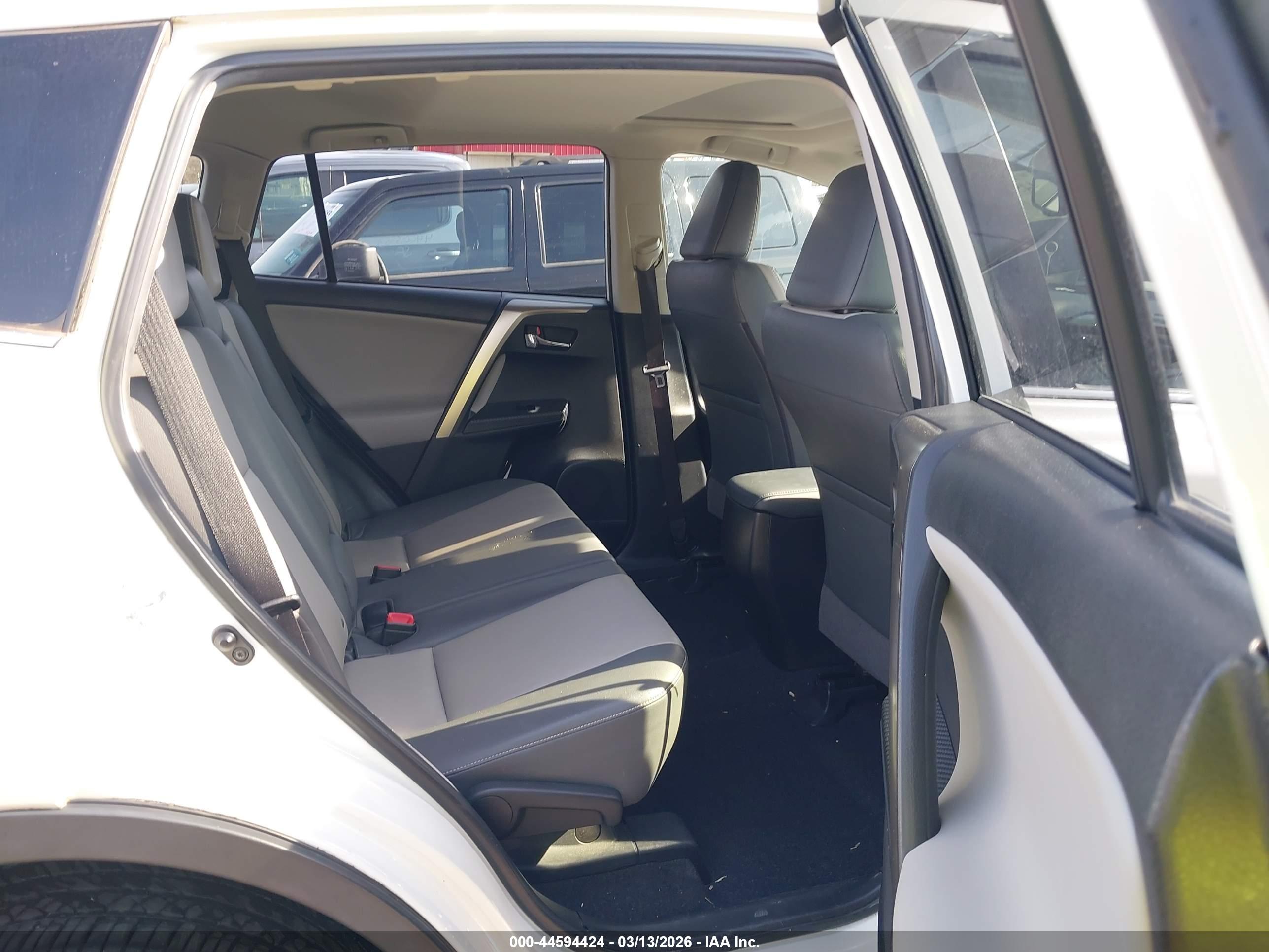 TOYOTA RAV4 image 8