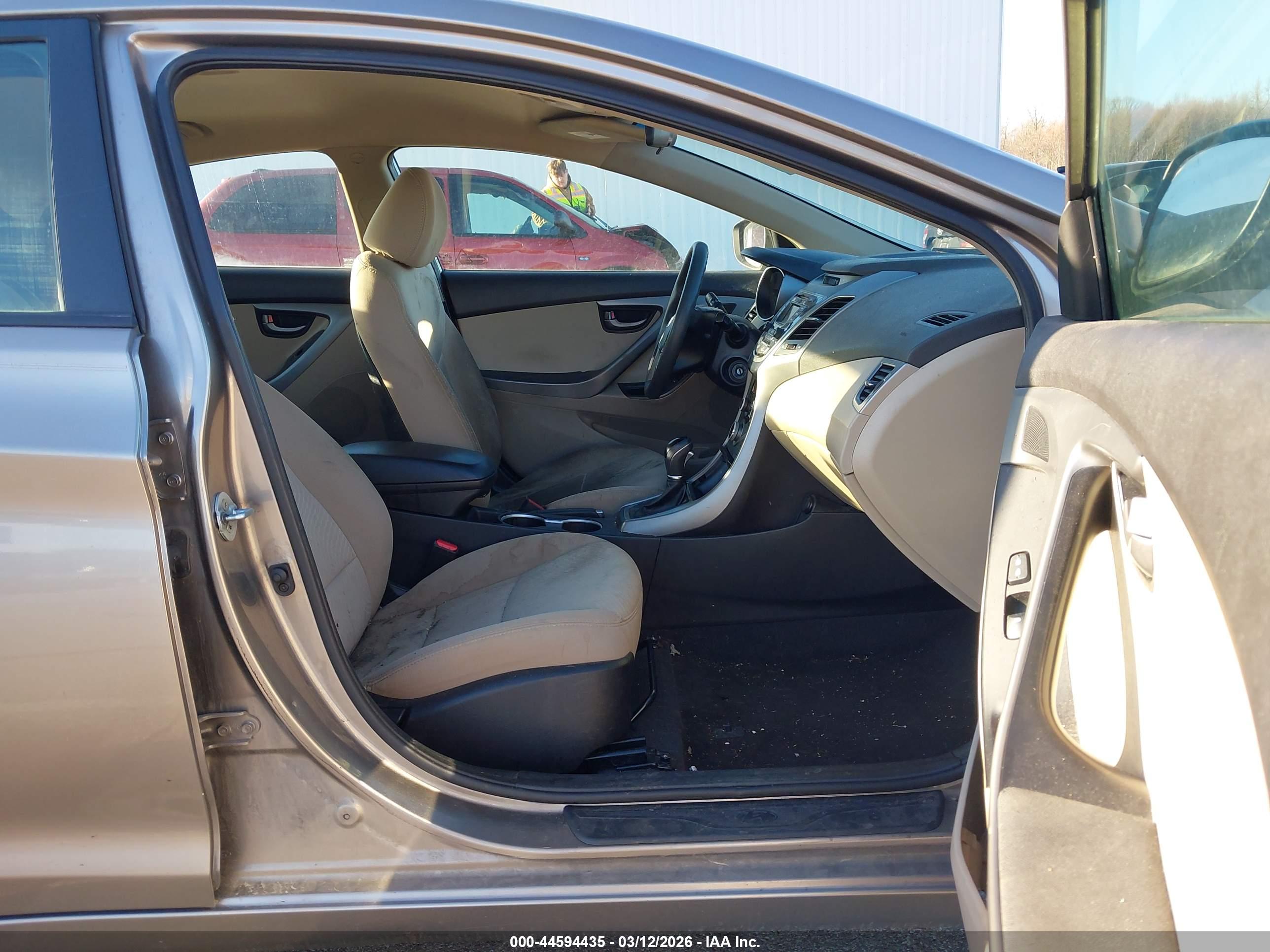 HYUNDAI ELANTRA image 5