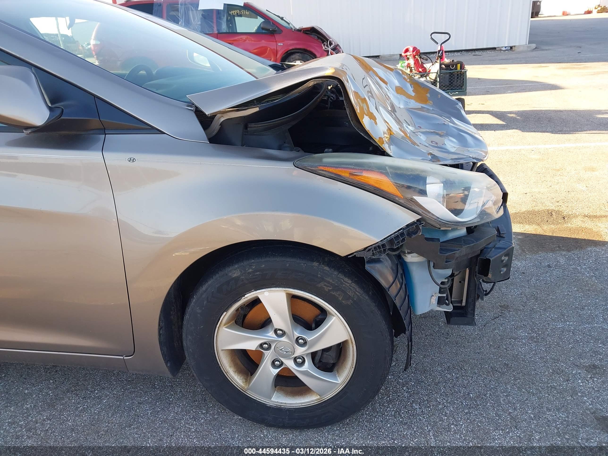 HYUNDAI ELANTRA image 6