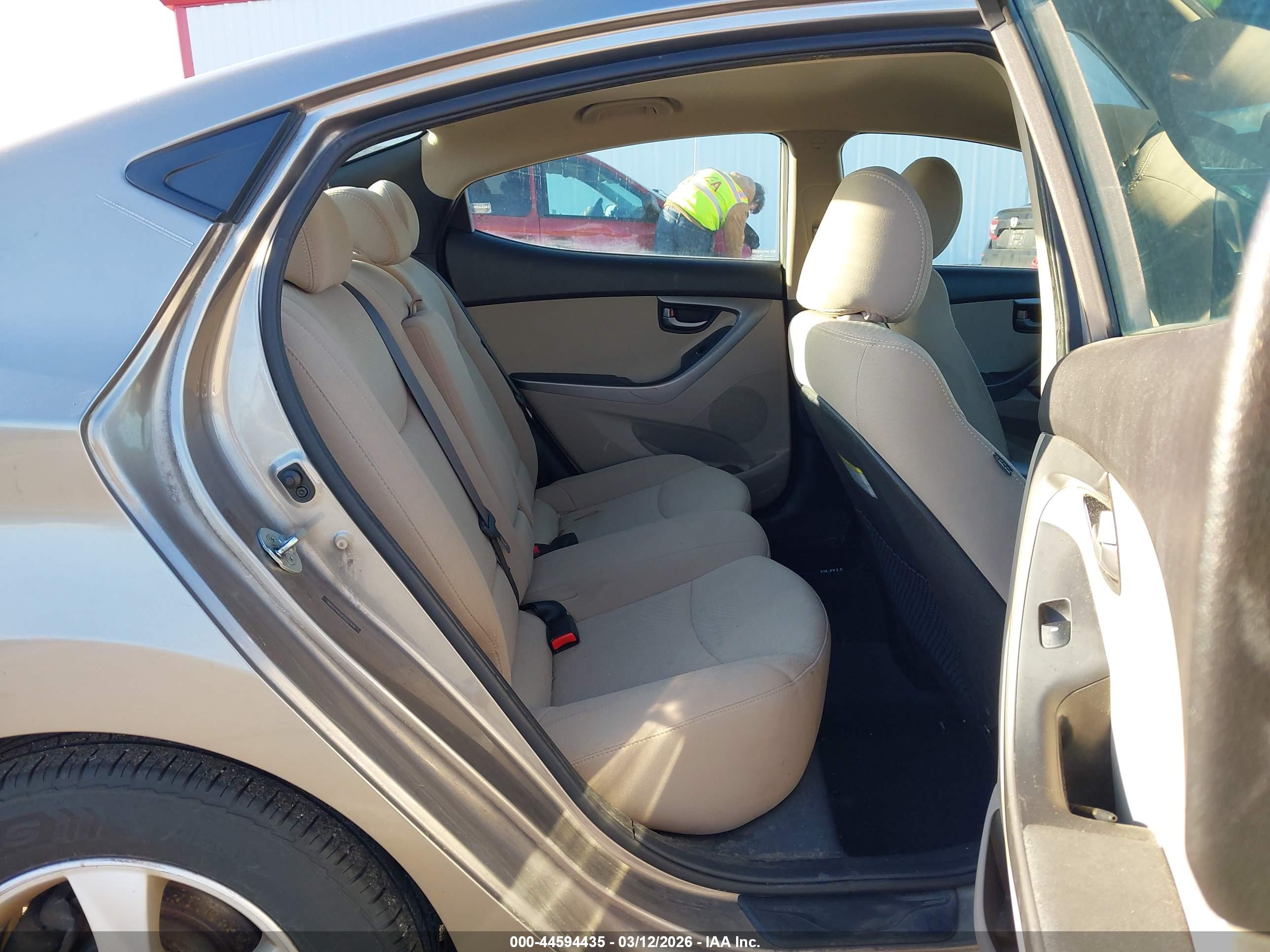 HYUNDAI ELANTRA image 8