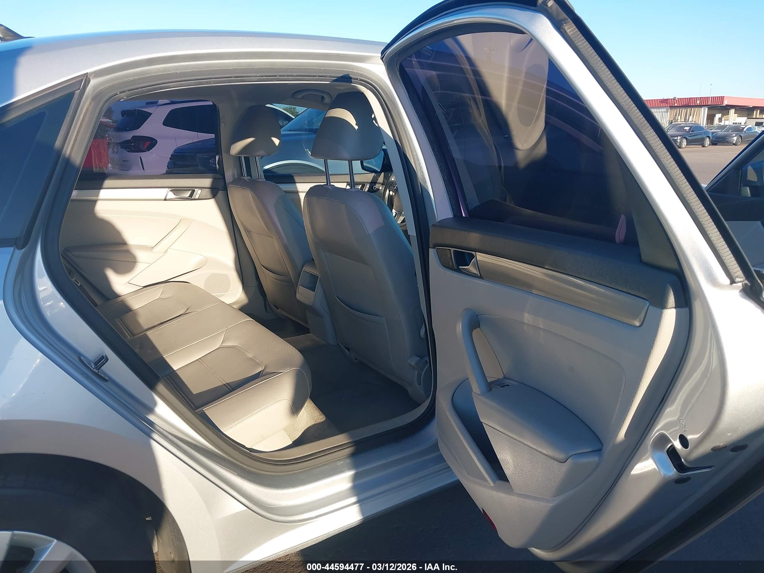 VOLKSWAGEN PASSAT image 8