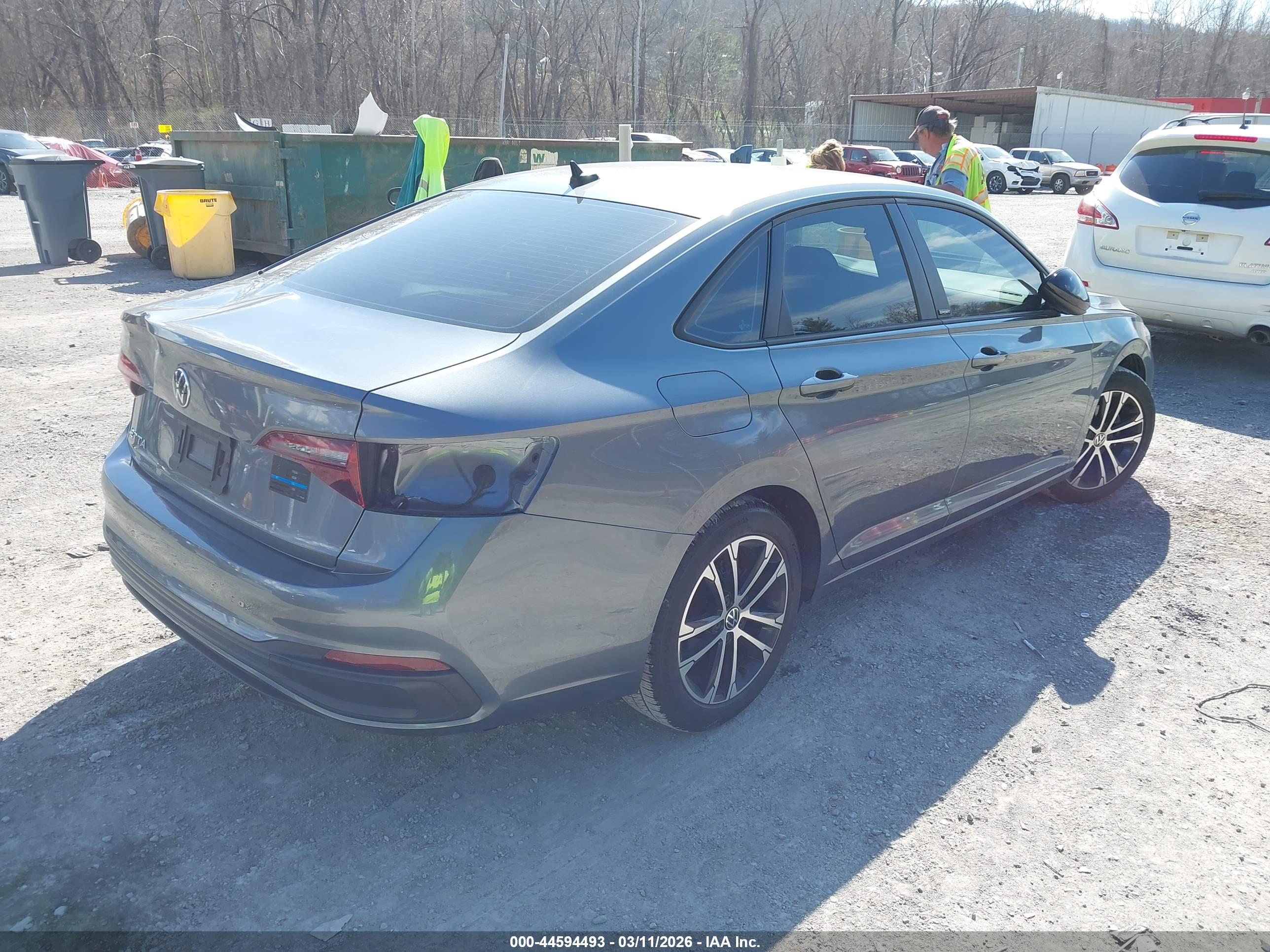 VOLKSWAGEN JETTA image 4