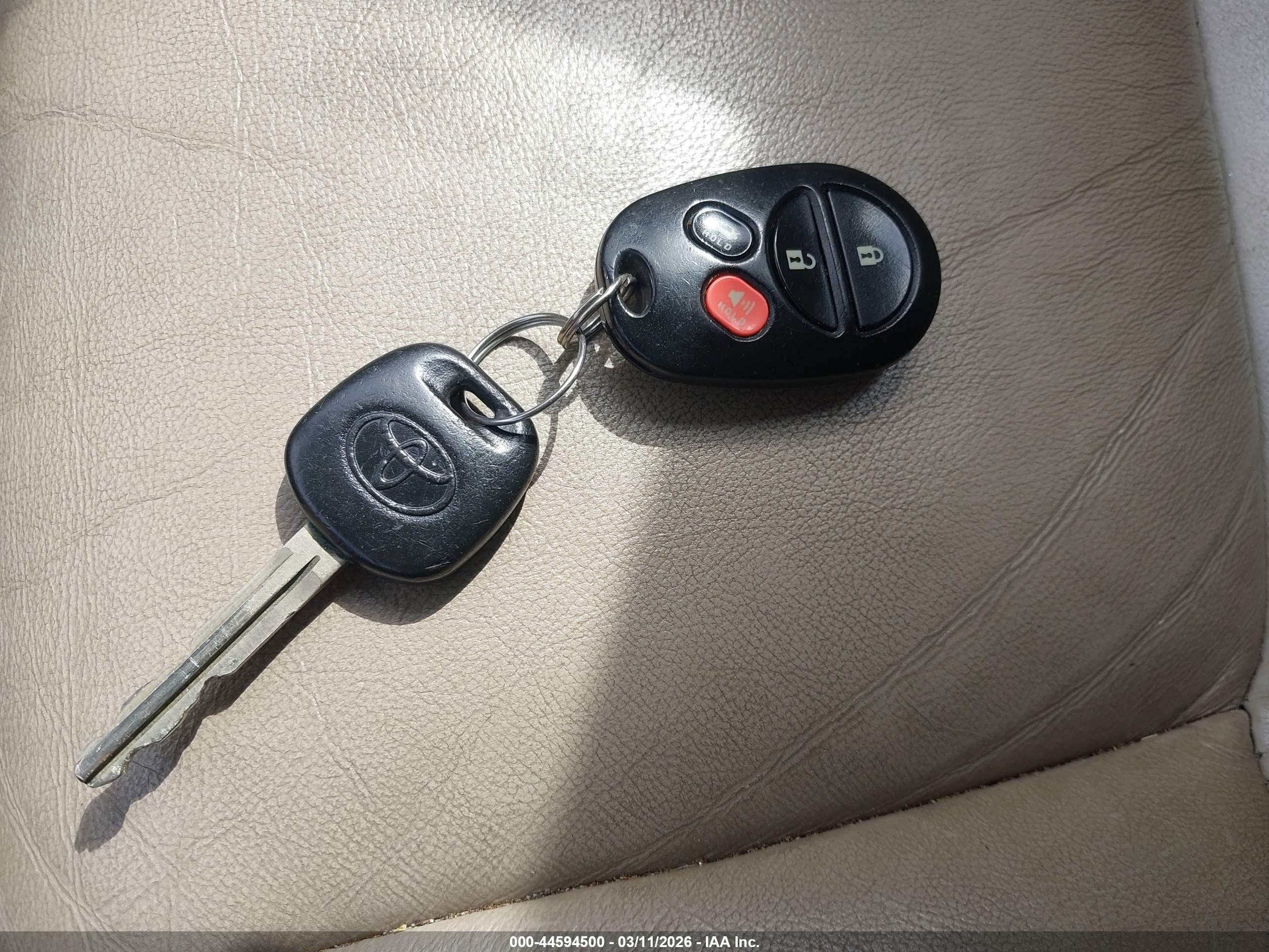TOYOTA AVALON image 11