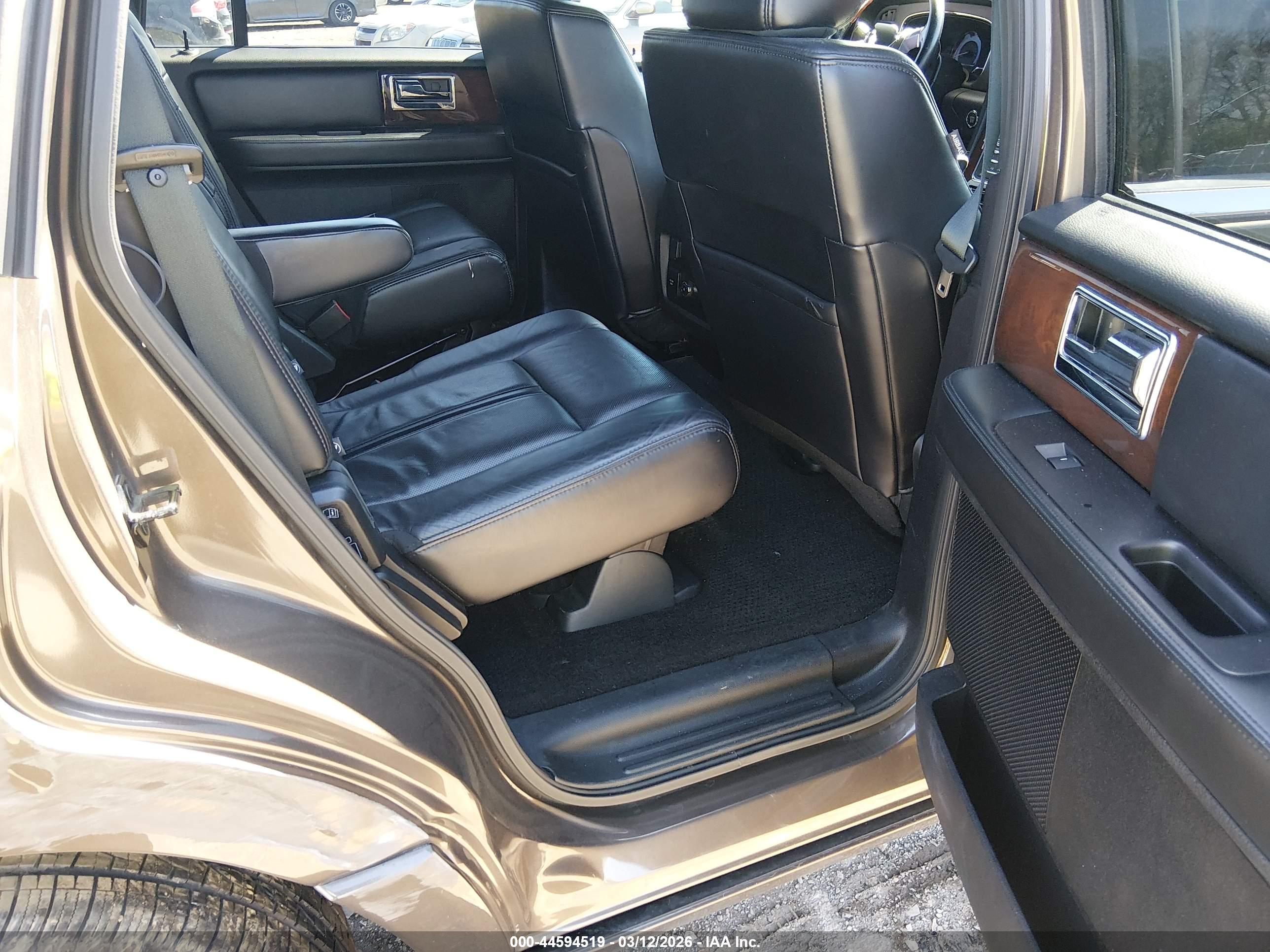 LINCOLN NAVIGATOR image 8