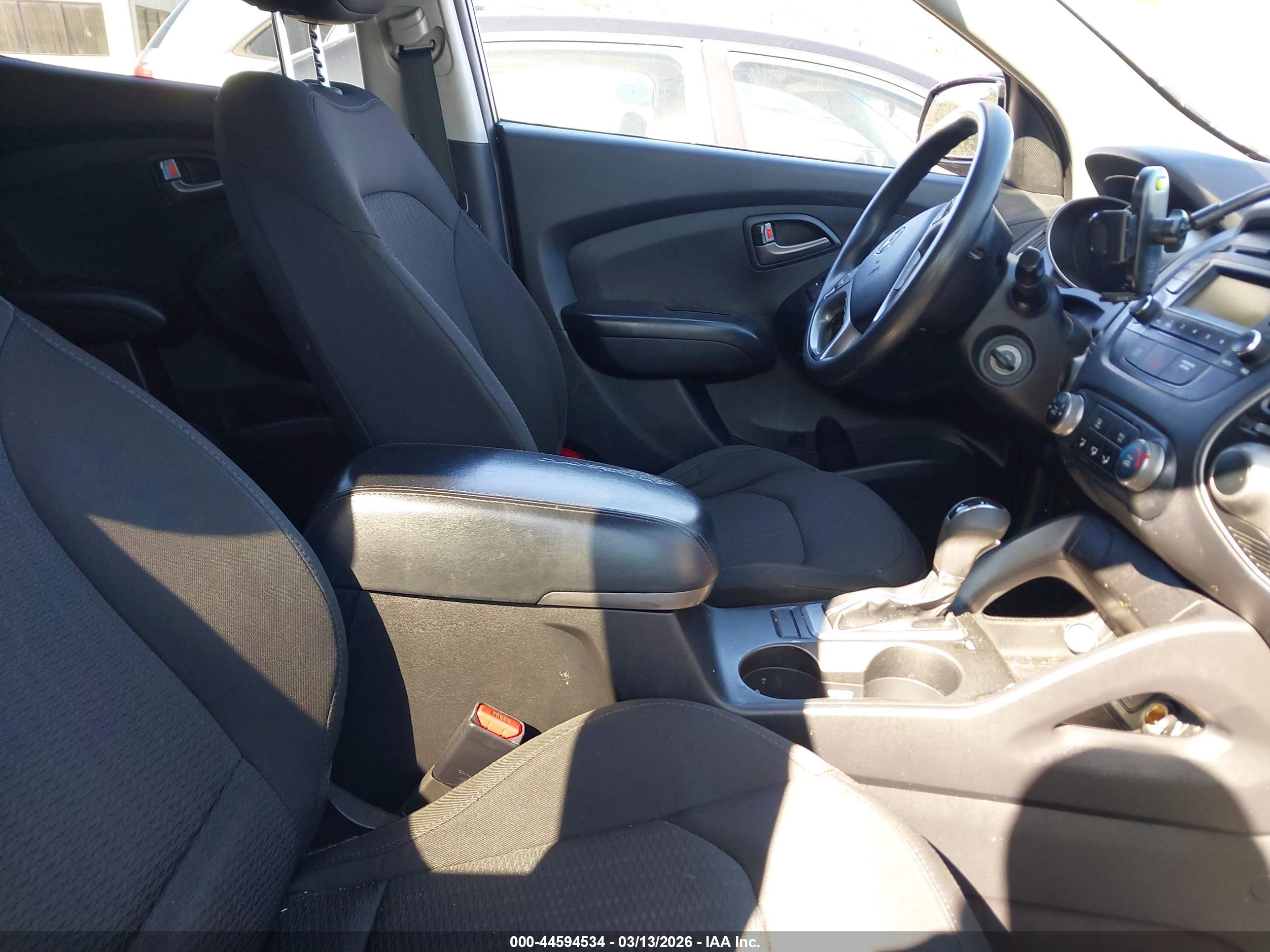 HYUNDAI TUCSON image 5
