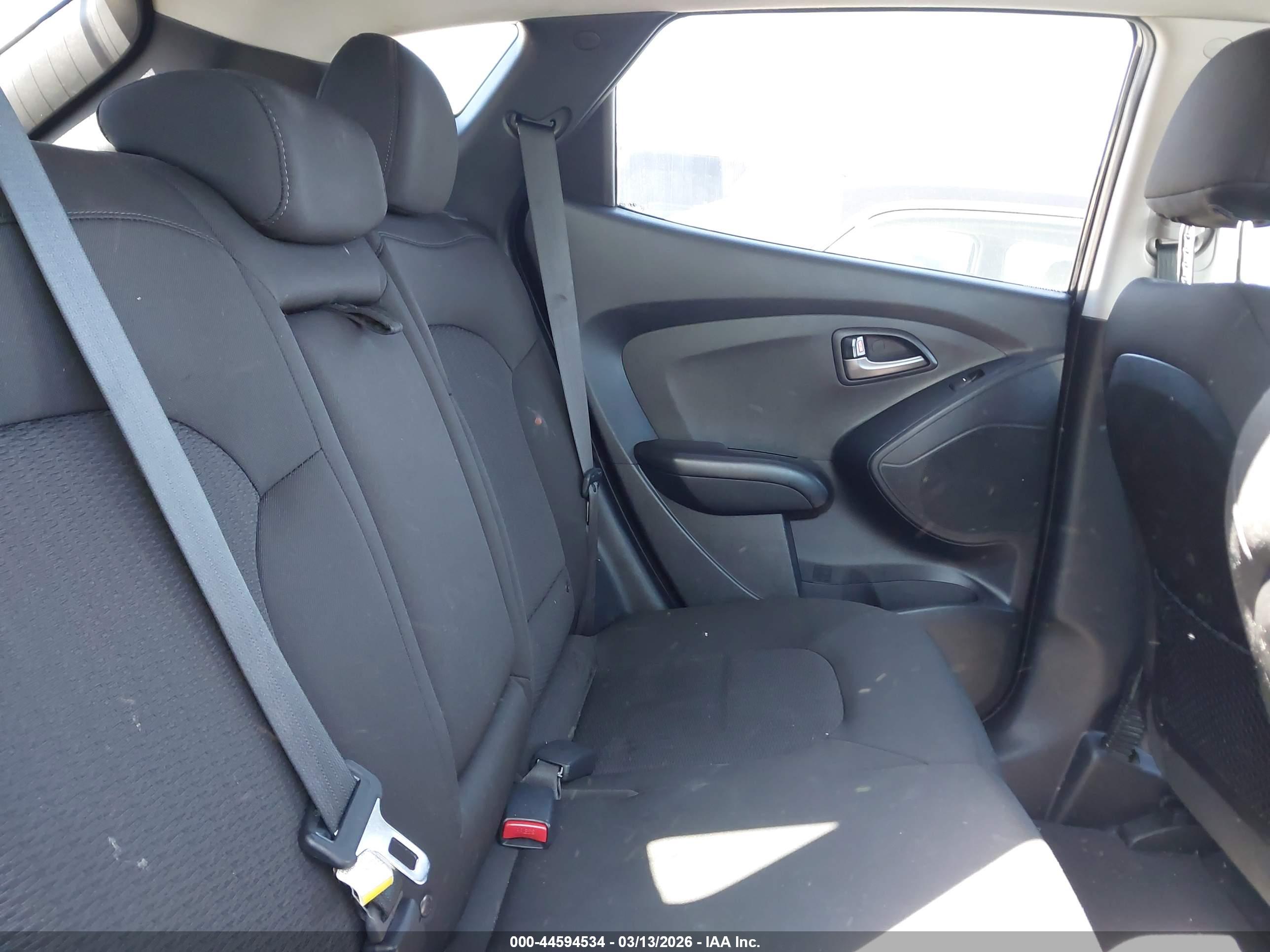 HYUNDAI TUCSON image 8