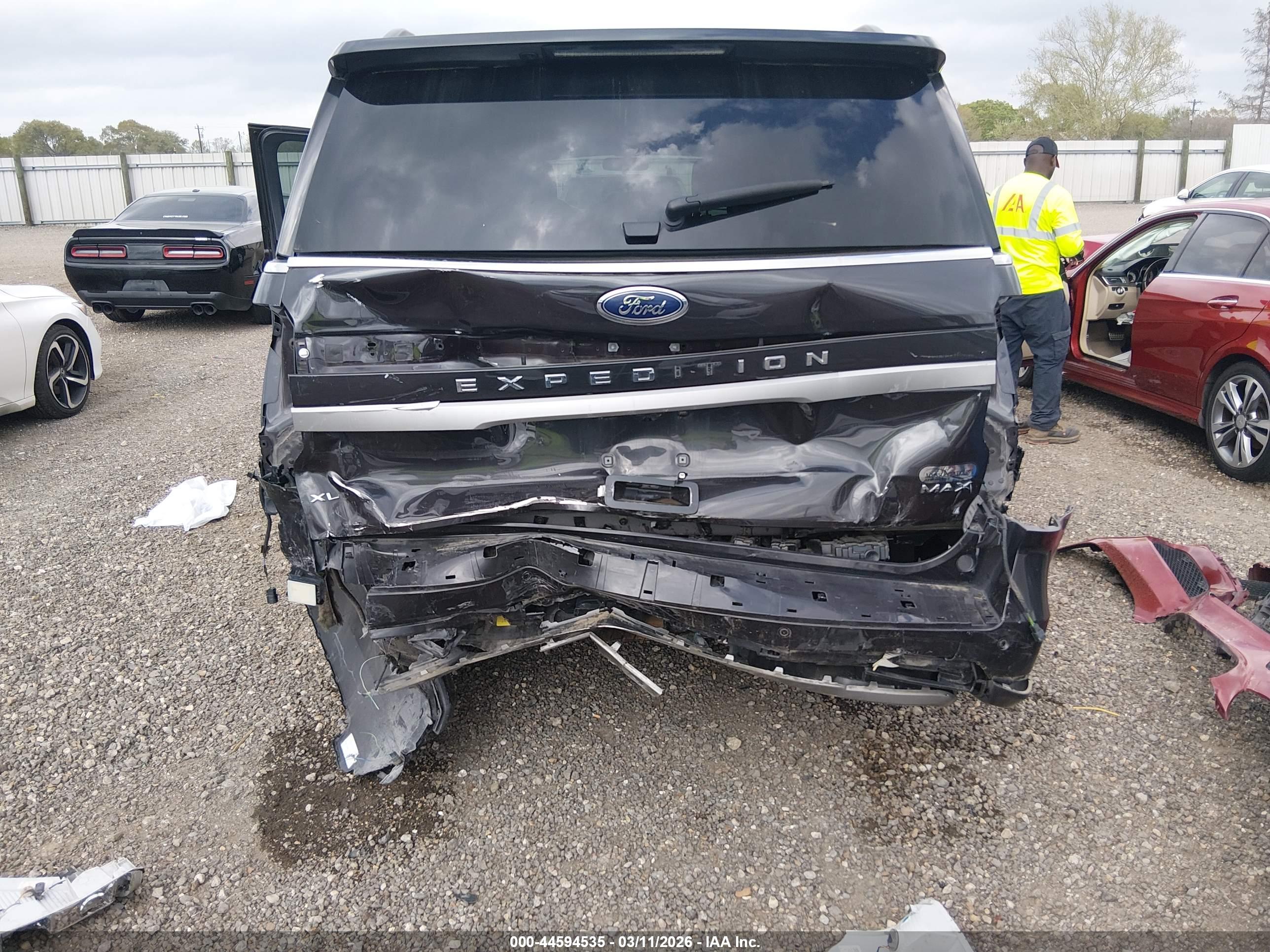 FORD EXPEDITION image 6