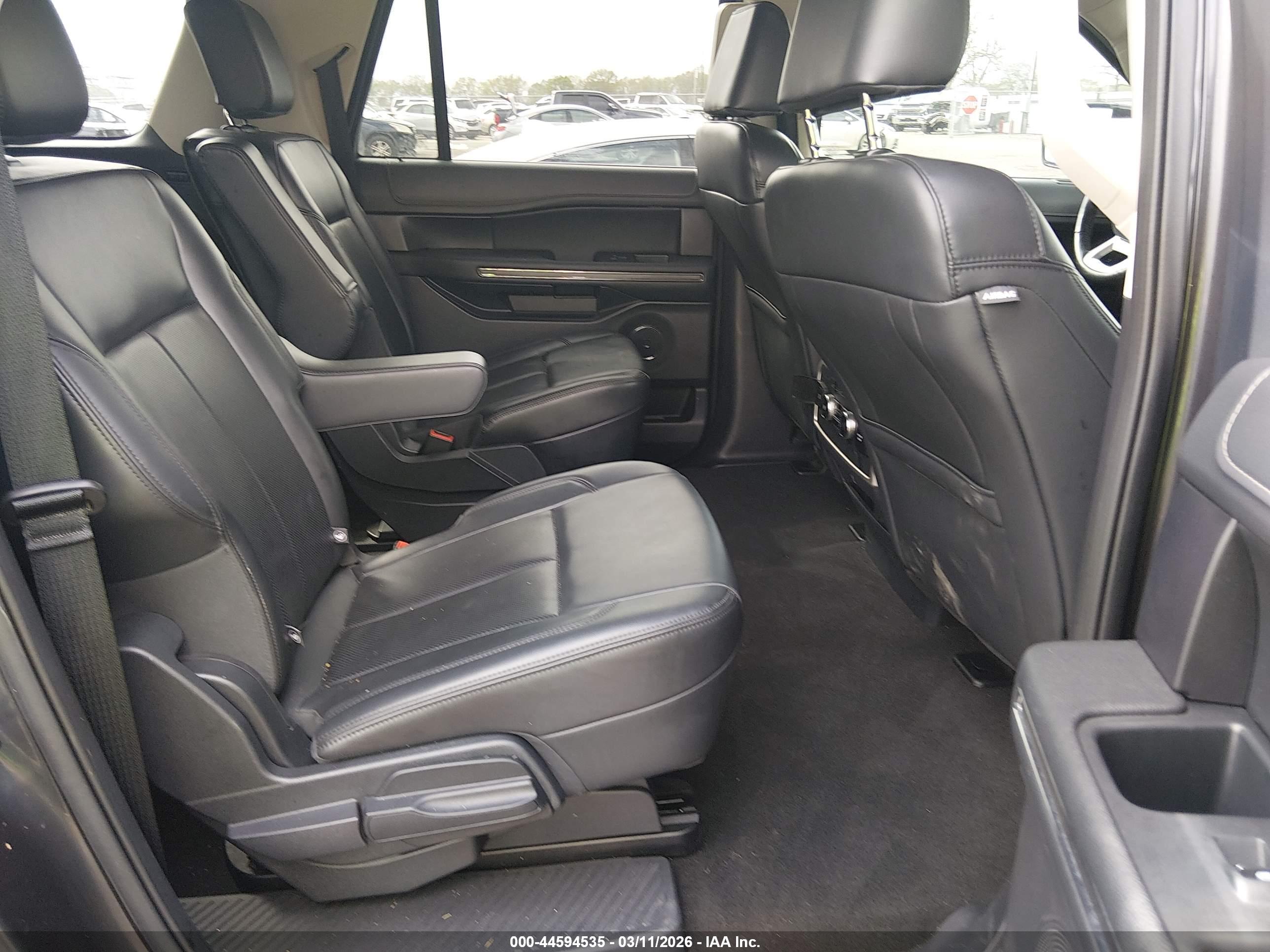 FORD EXPEDITION image 8