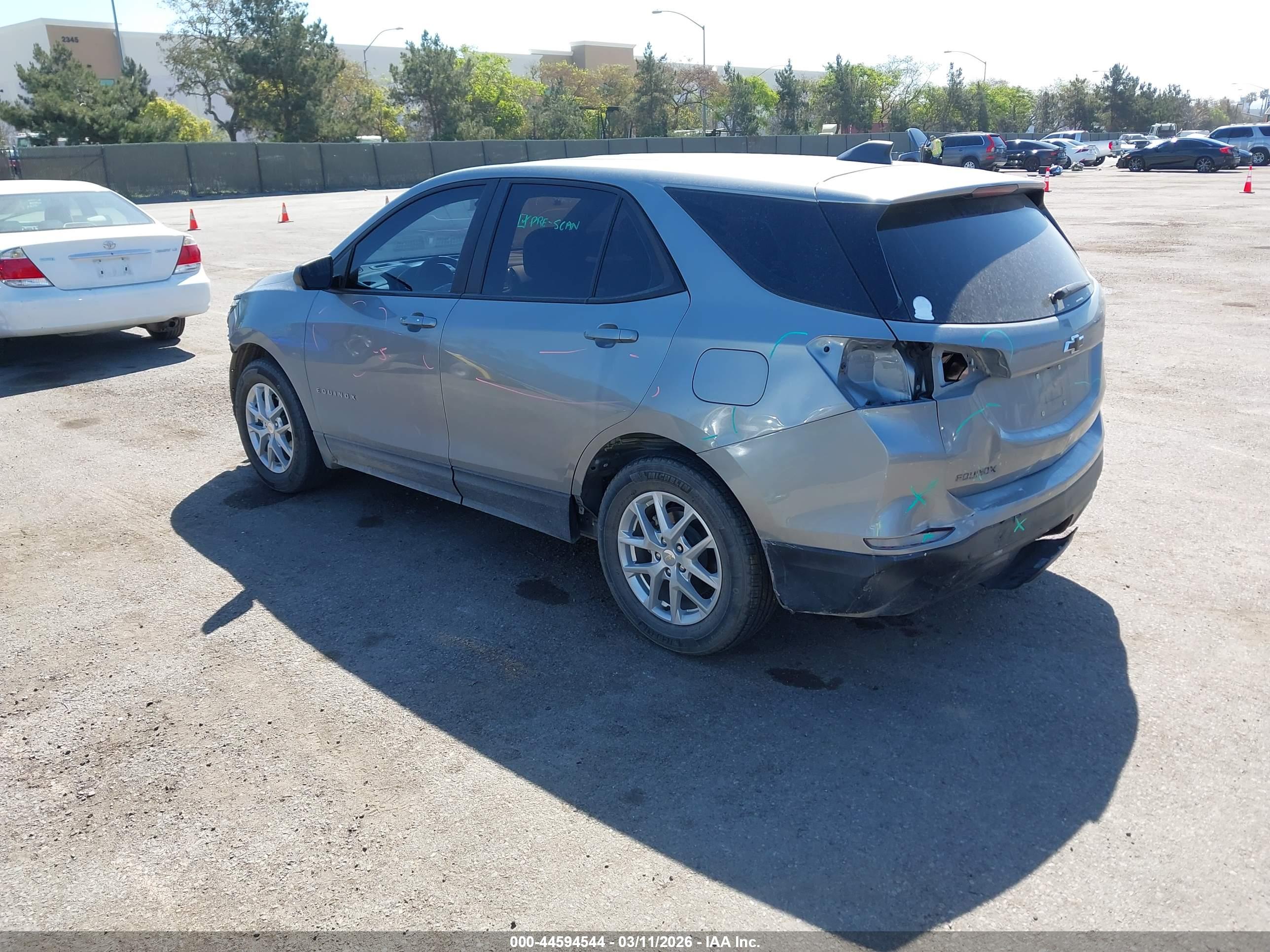 CHEVROLET EQUINOX image 3