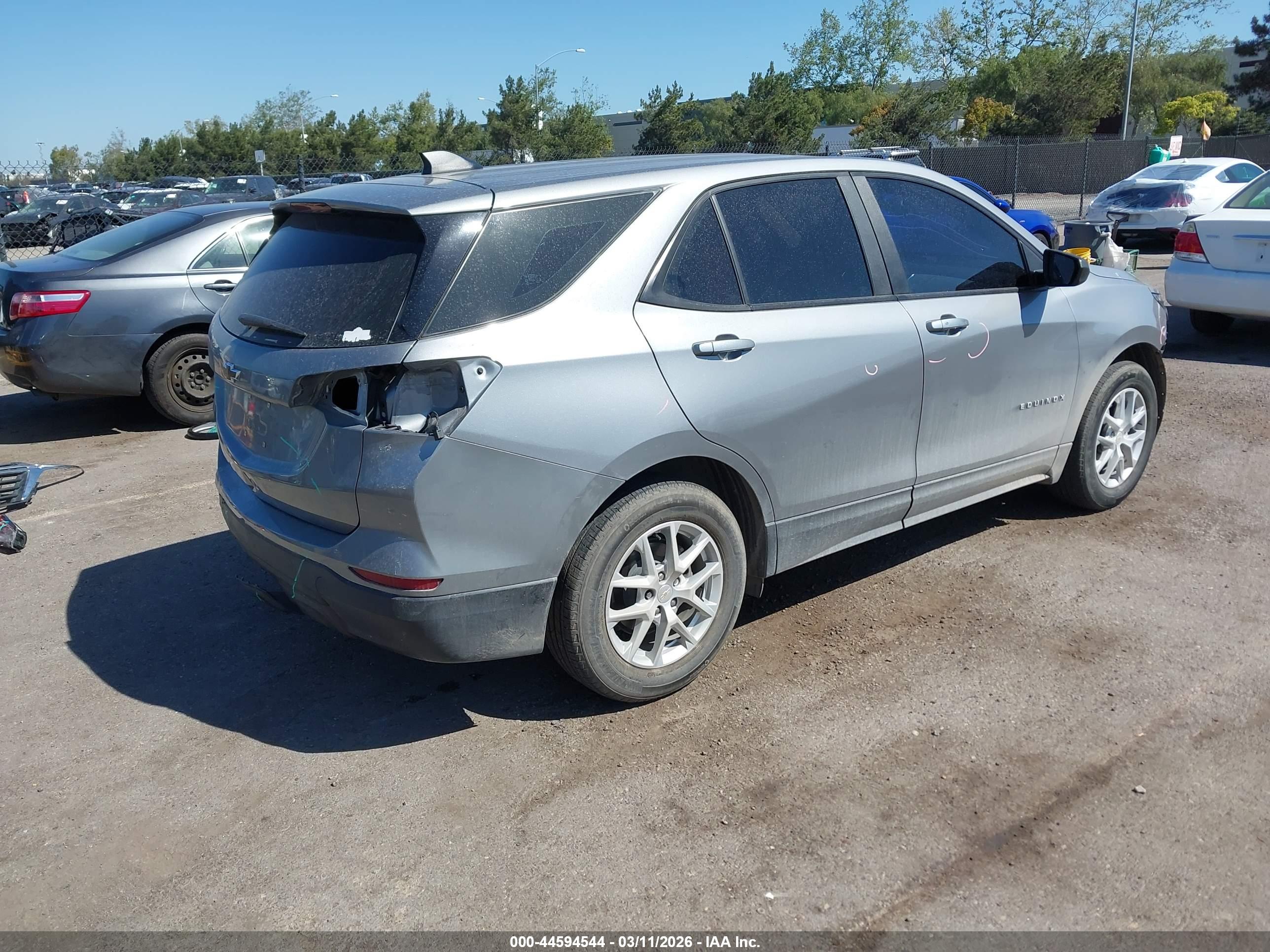 CHEVROLET EQUINOX image 4