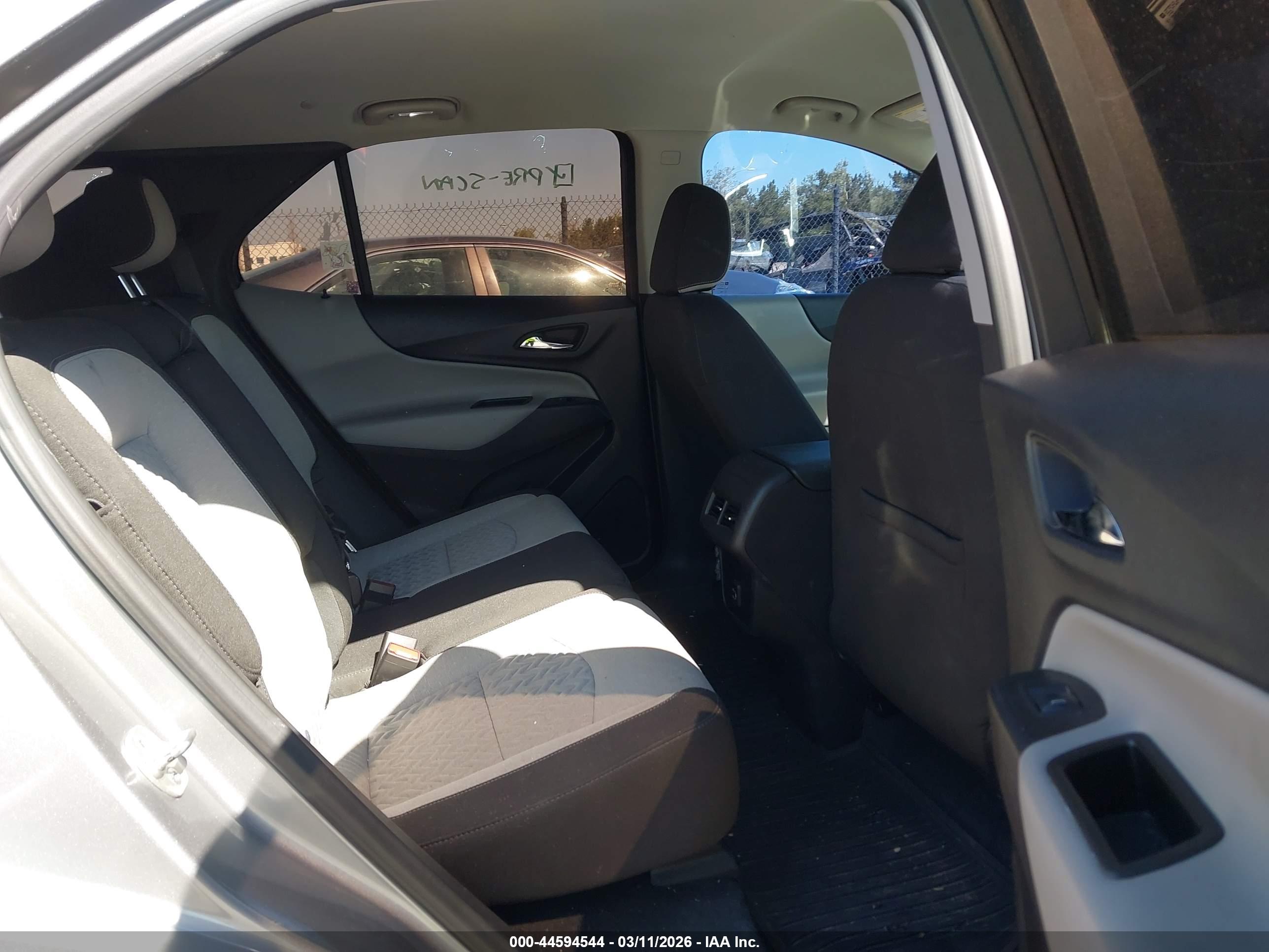 CHEVROLET EQUINOX image 8