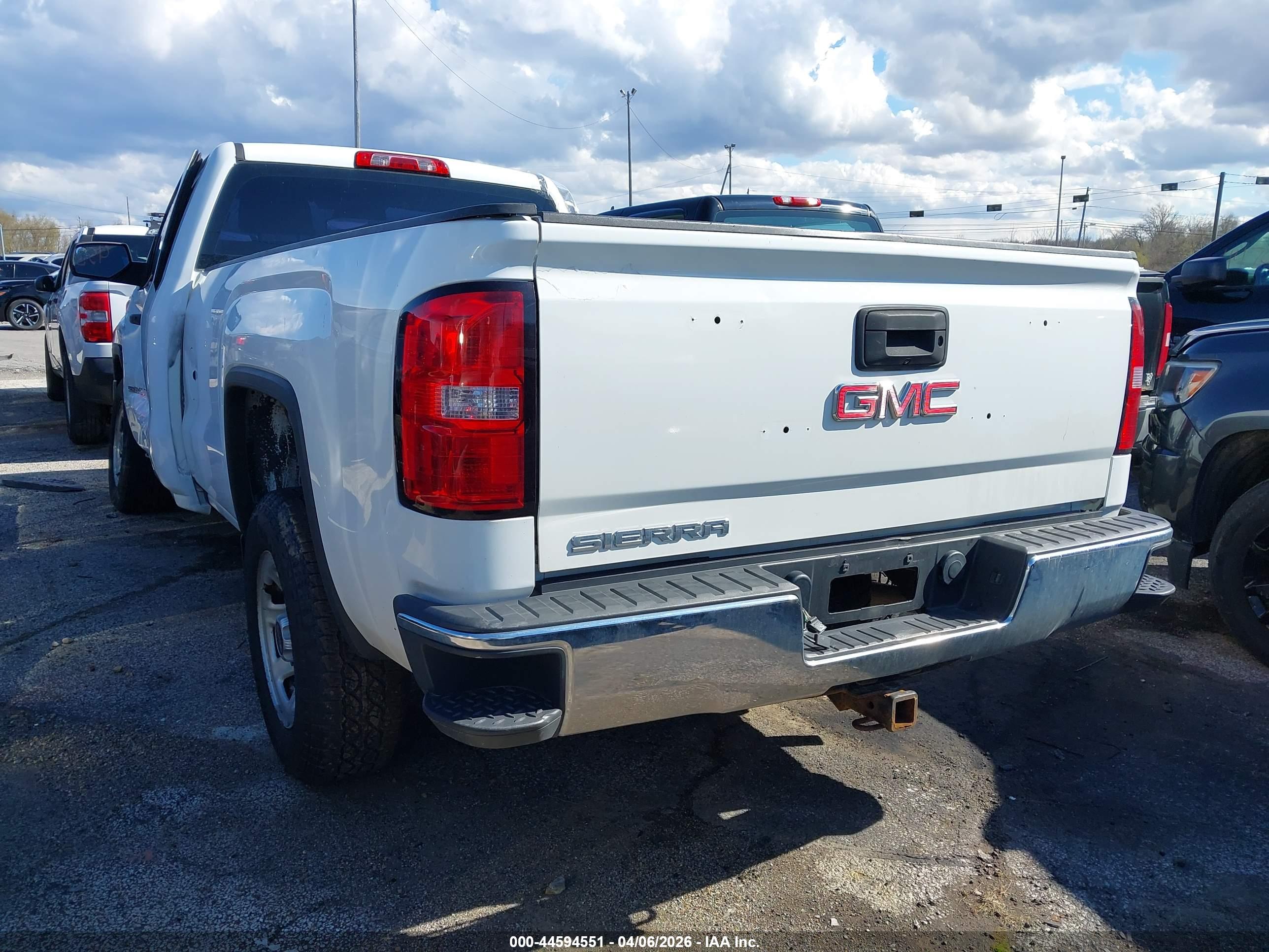 GMC SIERRA image 3