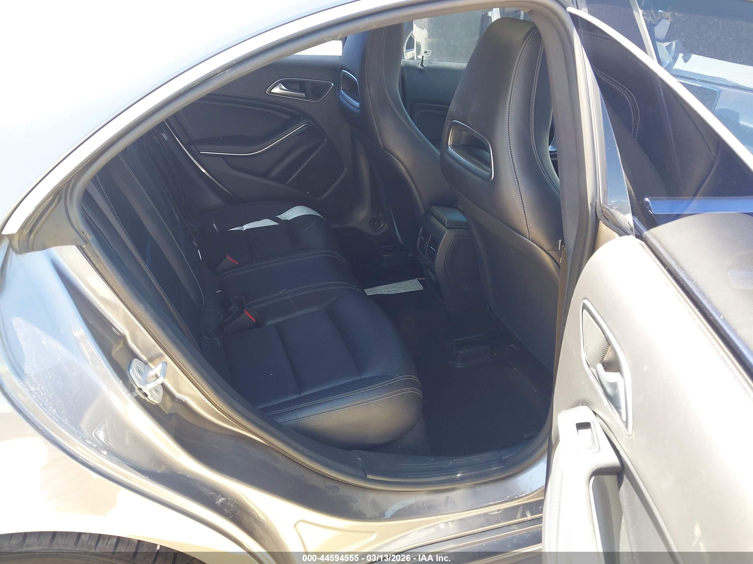 MERCEDES-BENZ CLA image 8
