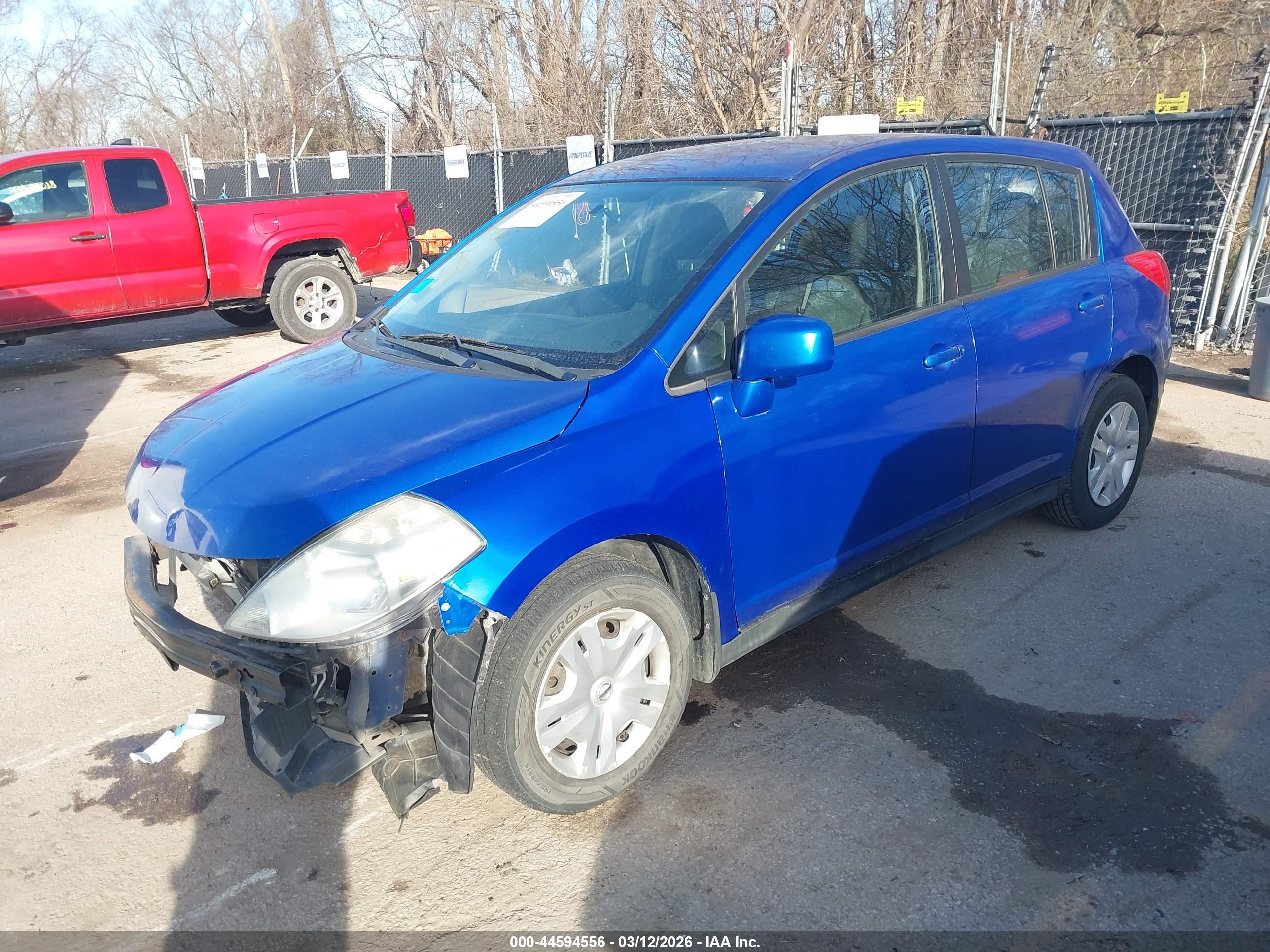 NISSAN VERSA image 2