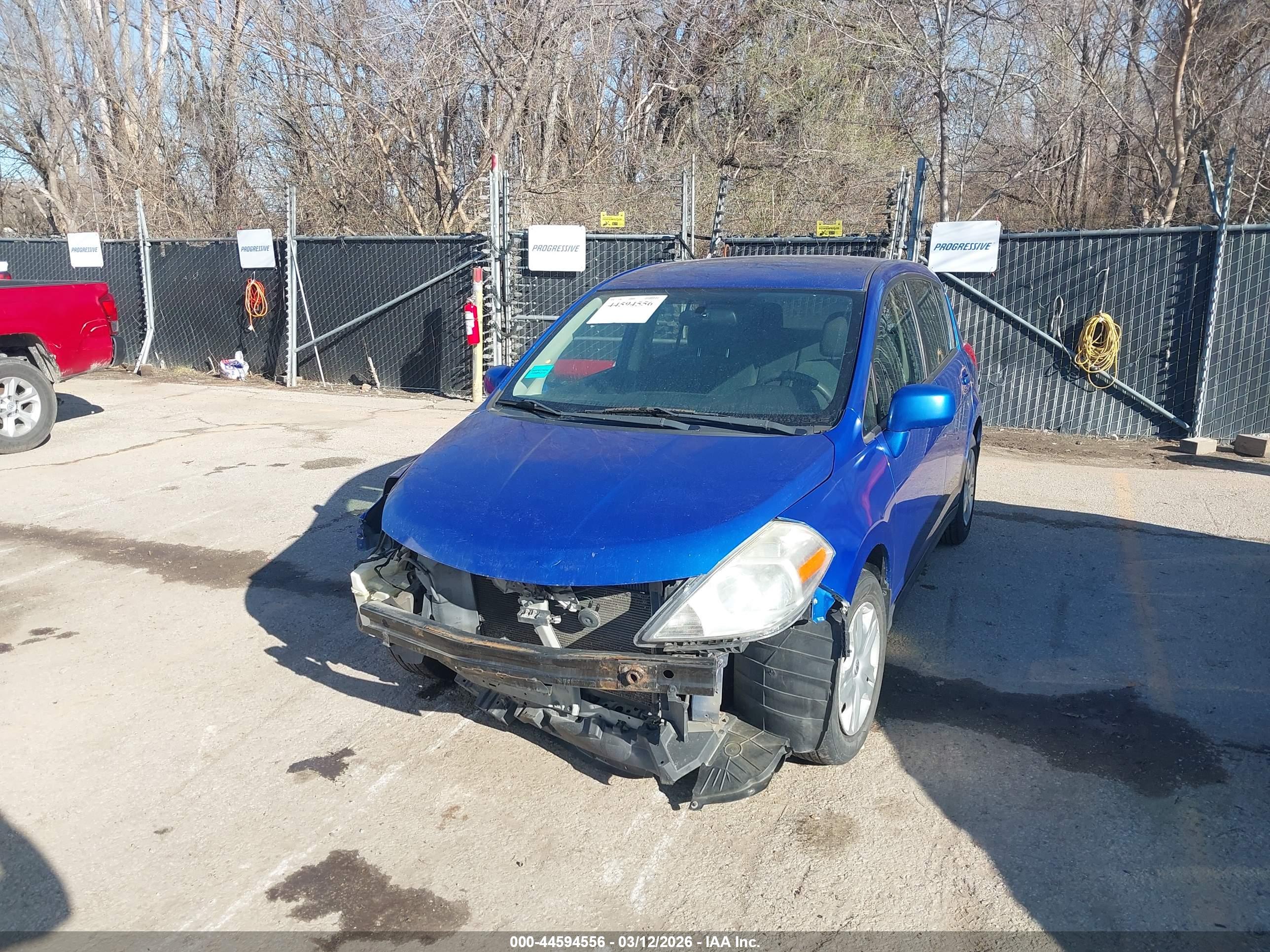 NISSAN VERSA image 6