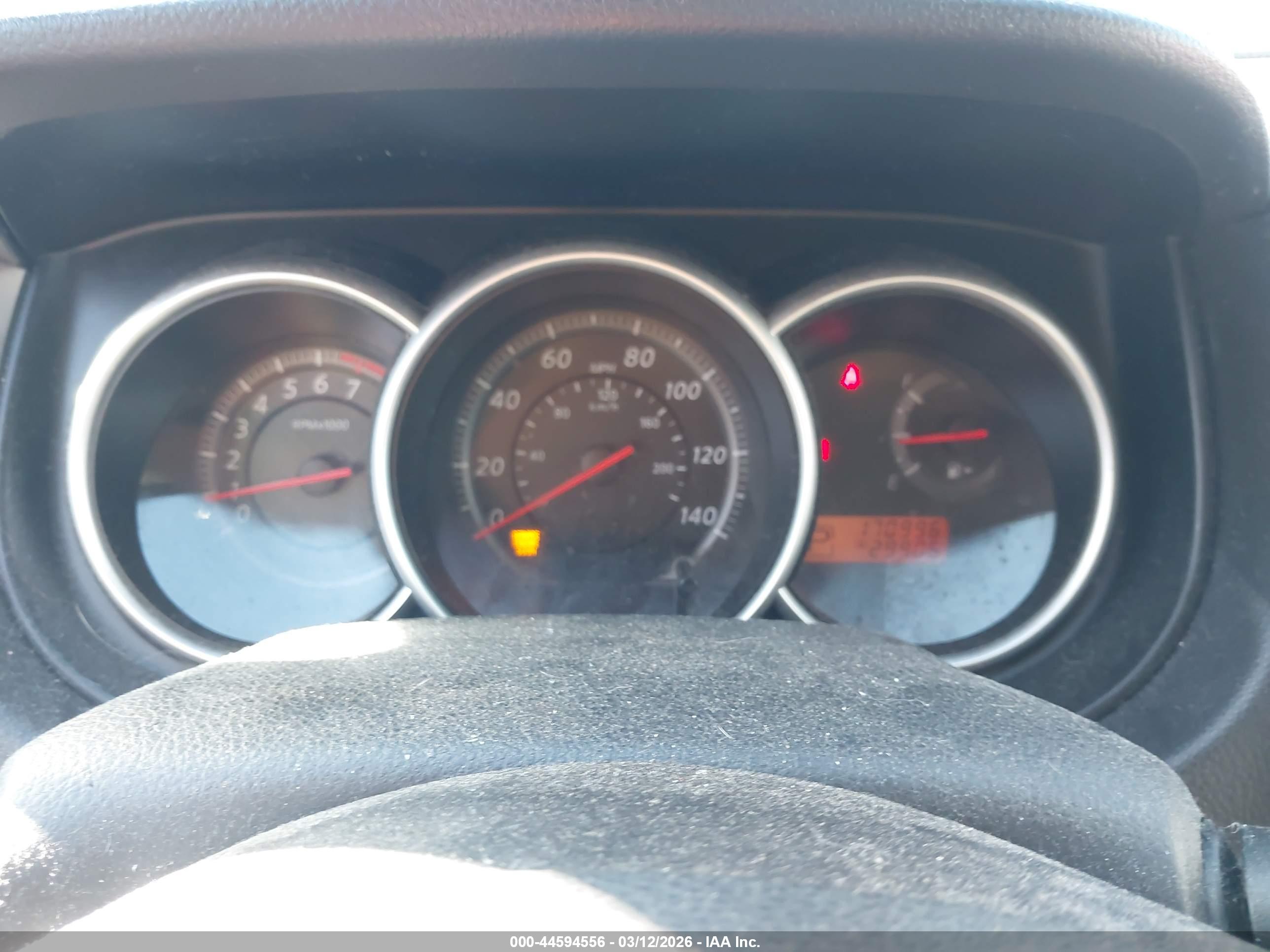 NISSAN VERSA image 7