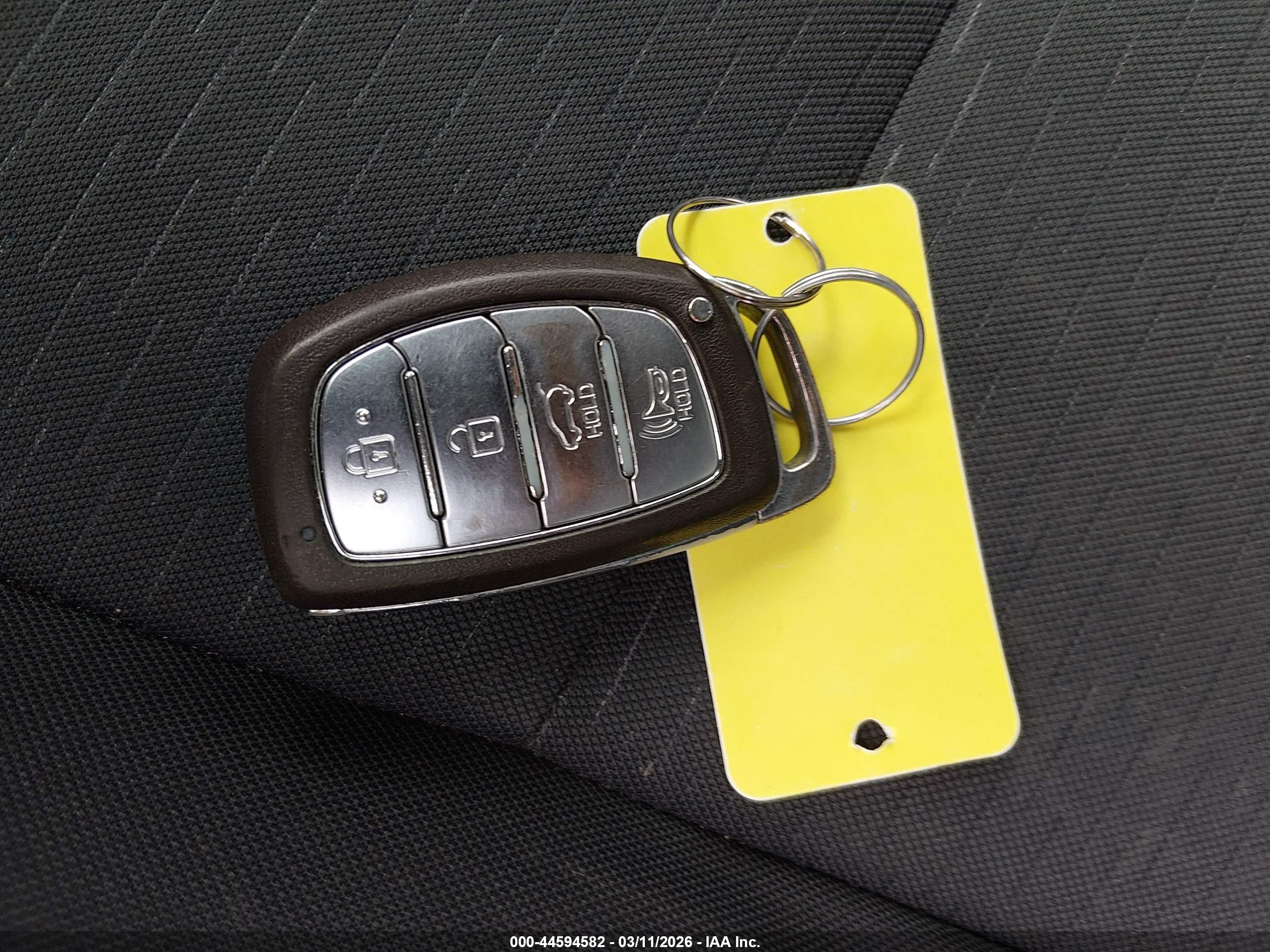 HYUNDAI TUCSON image 11