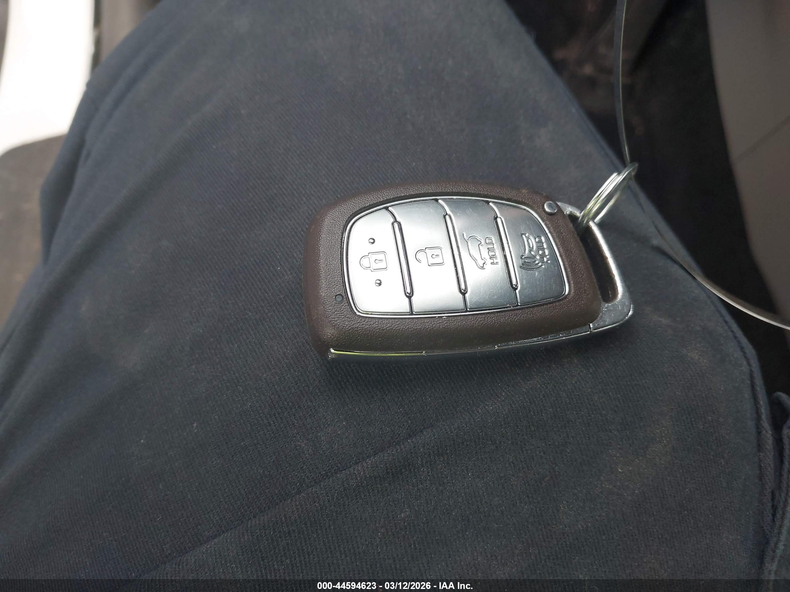 HYUNDAI TUCSON image 11