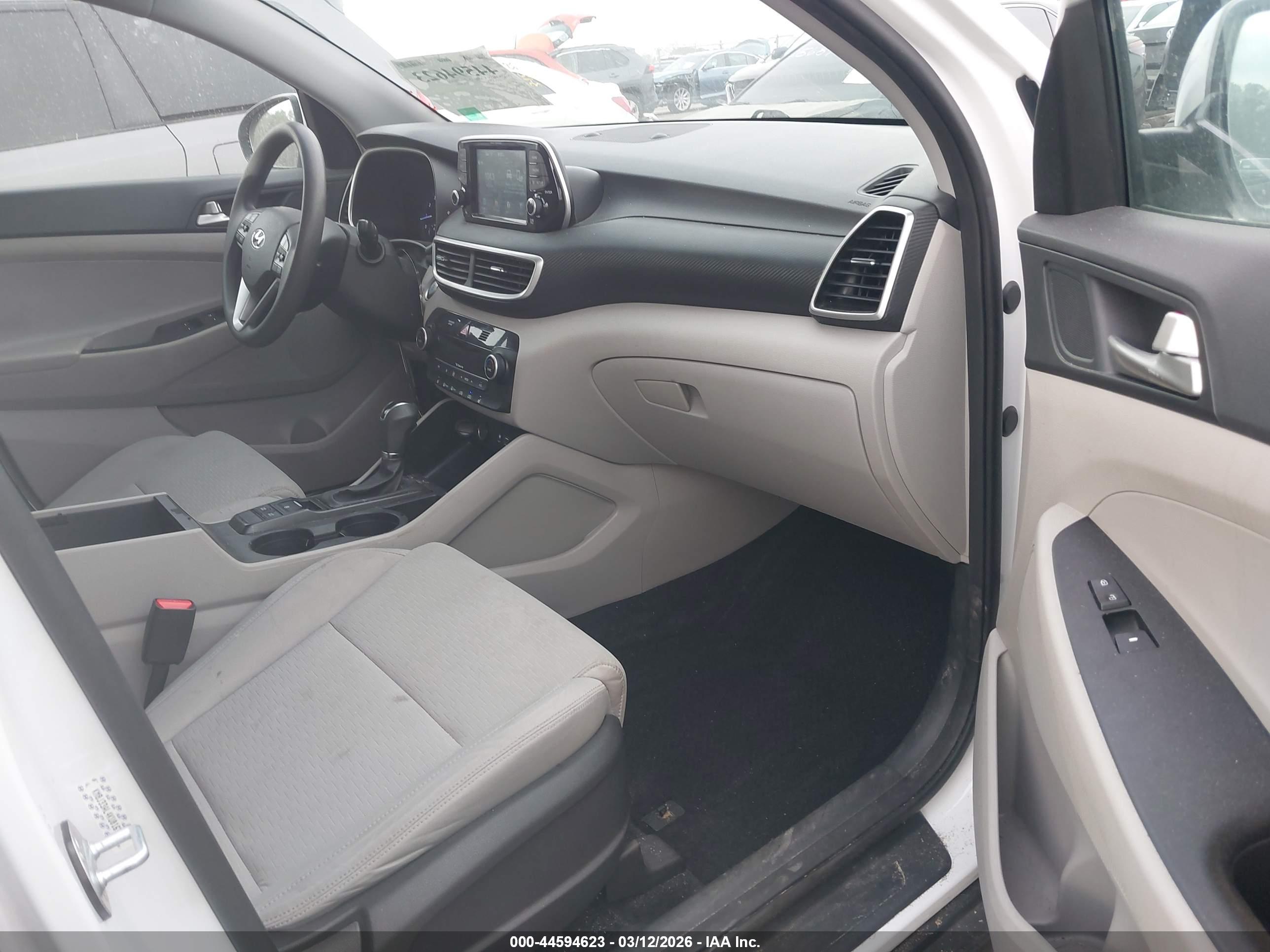 HYUNDAI TUCSON image 5