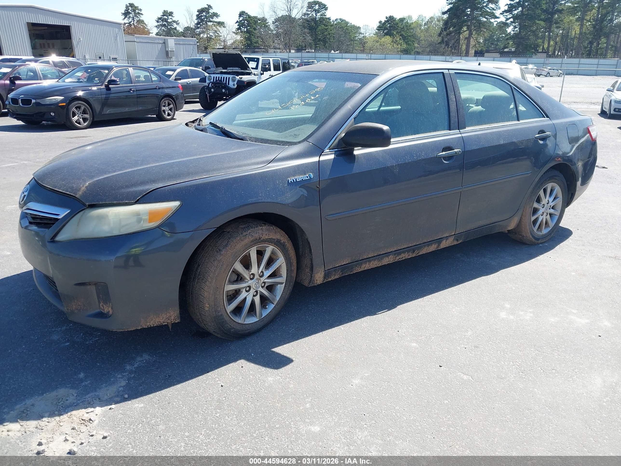 TOYOTA CAMRY image 2