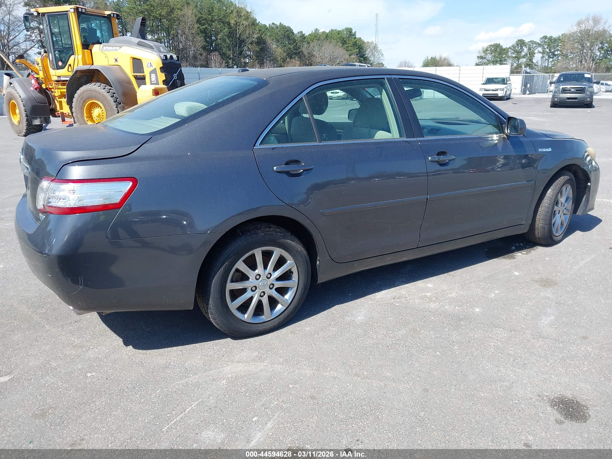 TOYOTA CAMRY image 4