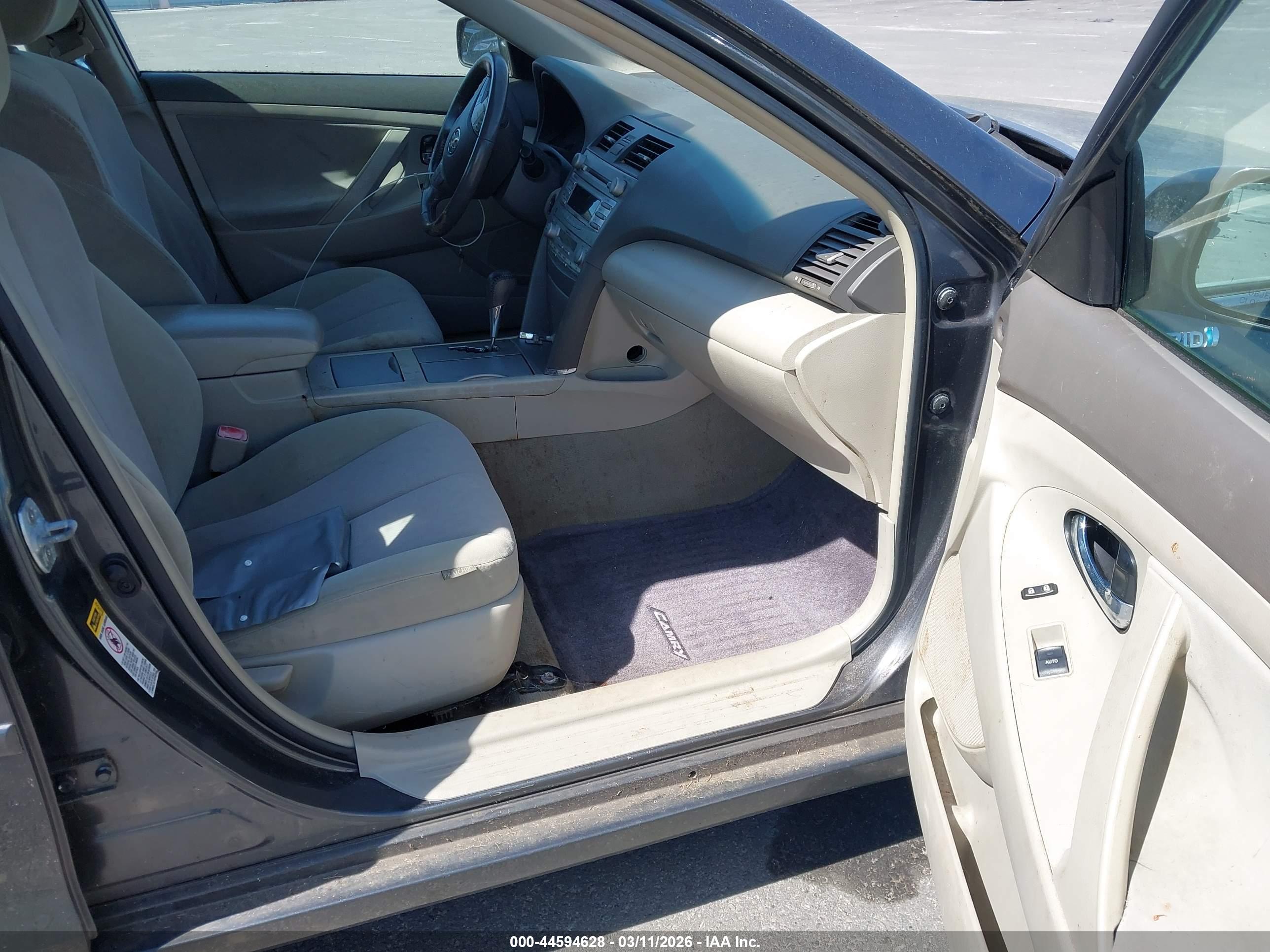 TOYOTA CAMRY image 5