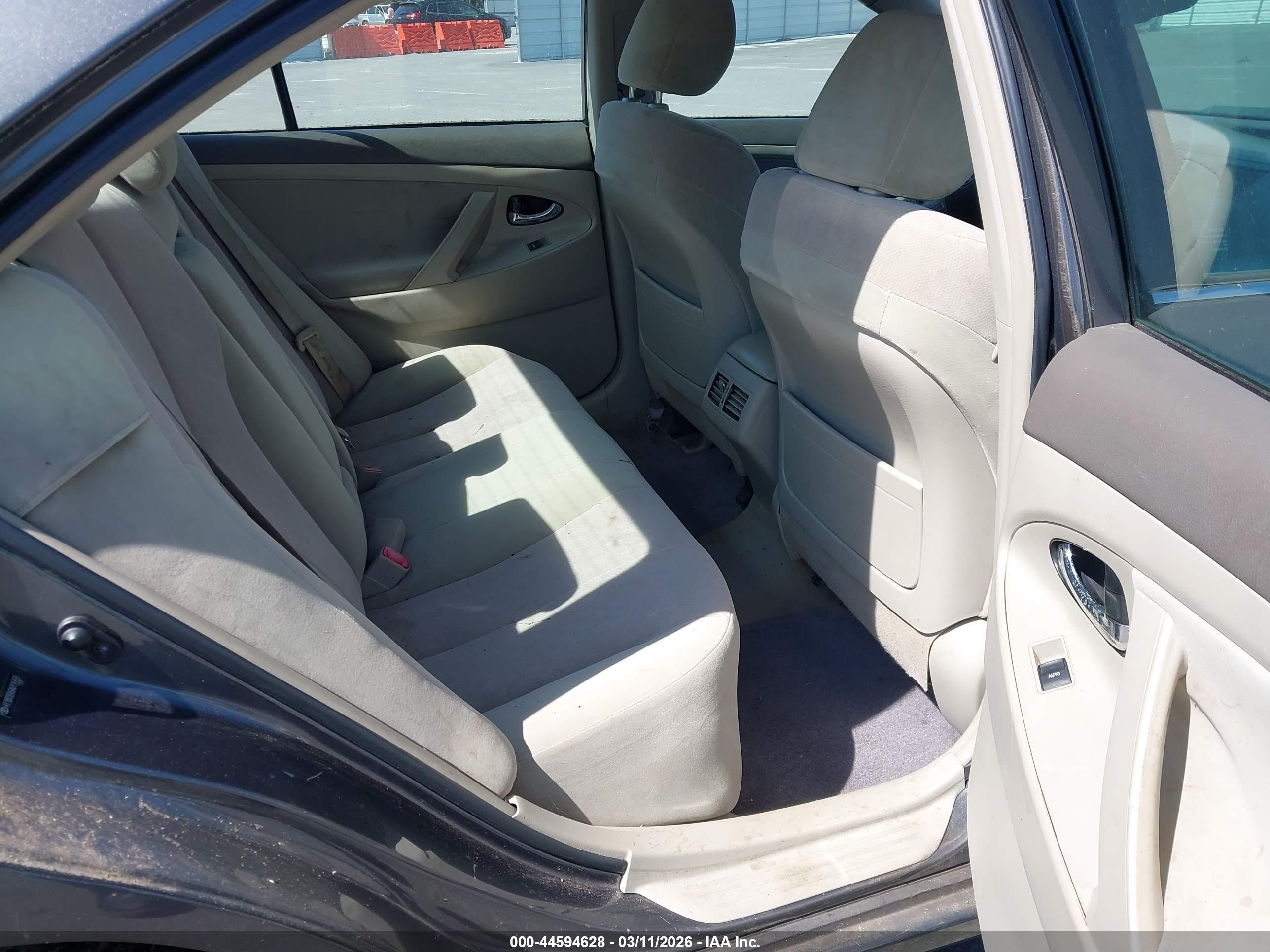 TOYOTA CAMRY image 8