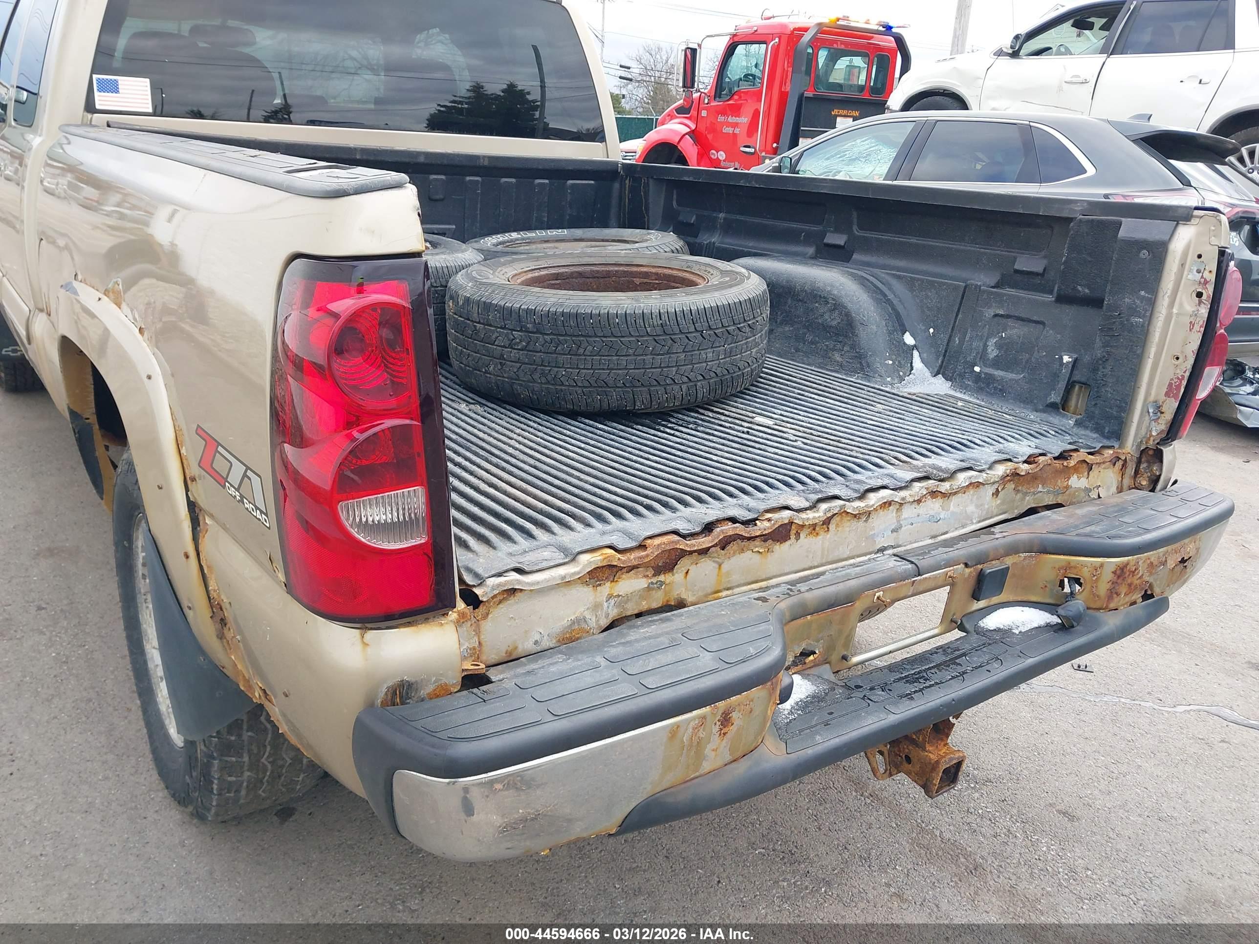 CHEVROLET SILVERADO image 6