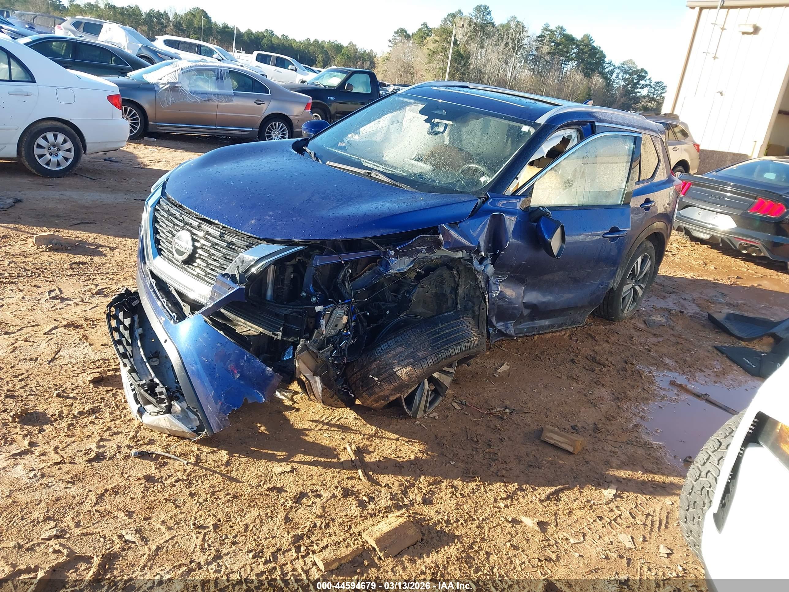 NISSAN ROGUE image 2