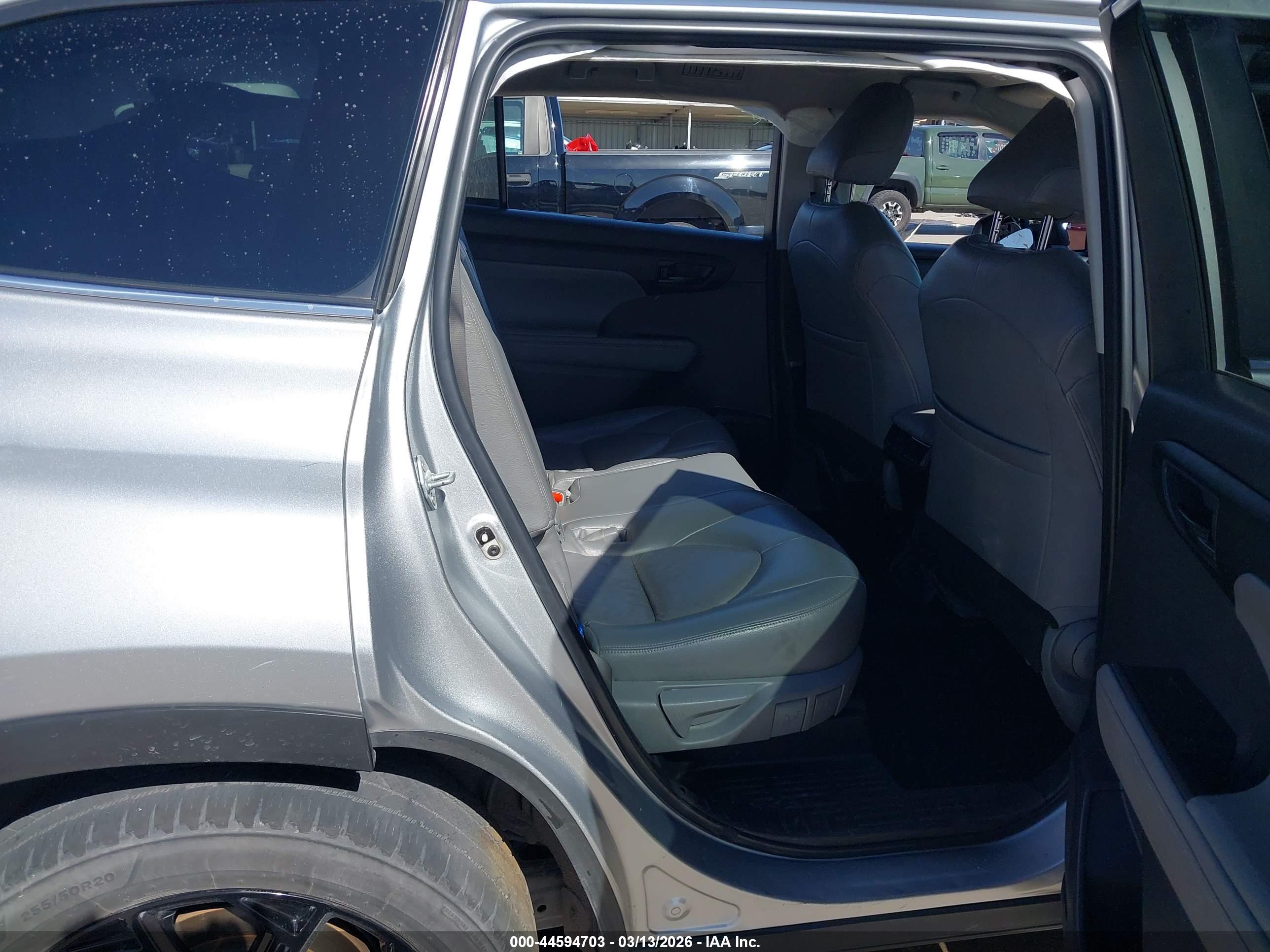 TOYOTA HIGHLANDER image 8